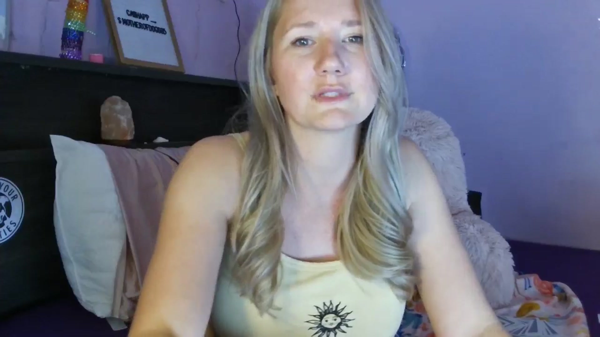 Gallery image thumbnail from EmmaHaze's myfreecams stream on, 04/14/2025, 03:31 image 15 of 20