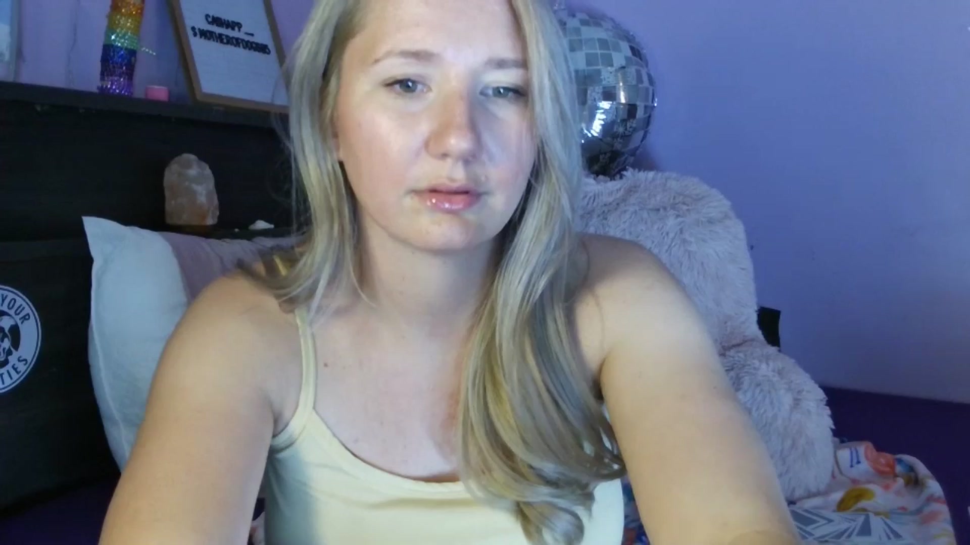 Gallery image thumbnail from EmmaHaze's myfreecams stream on, 04/14/2025, 03:31 image 14 of 20