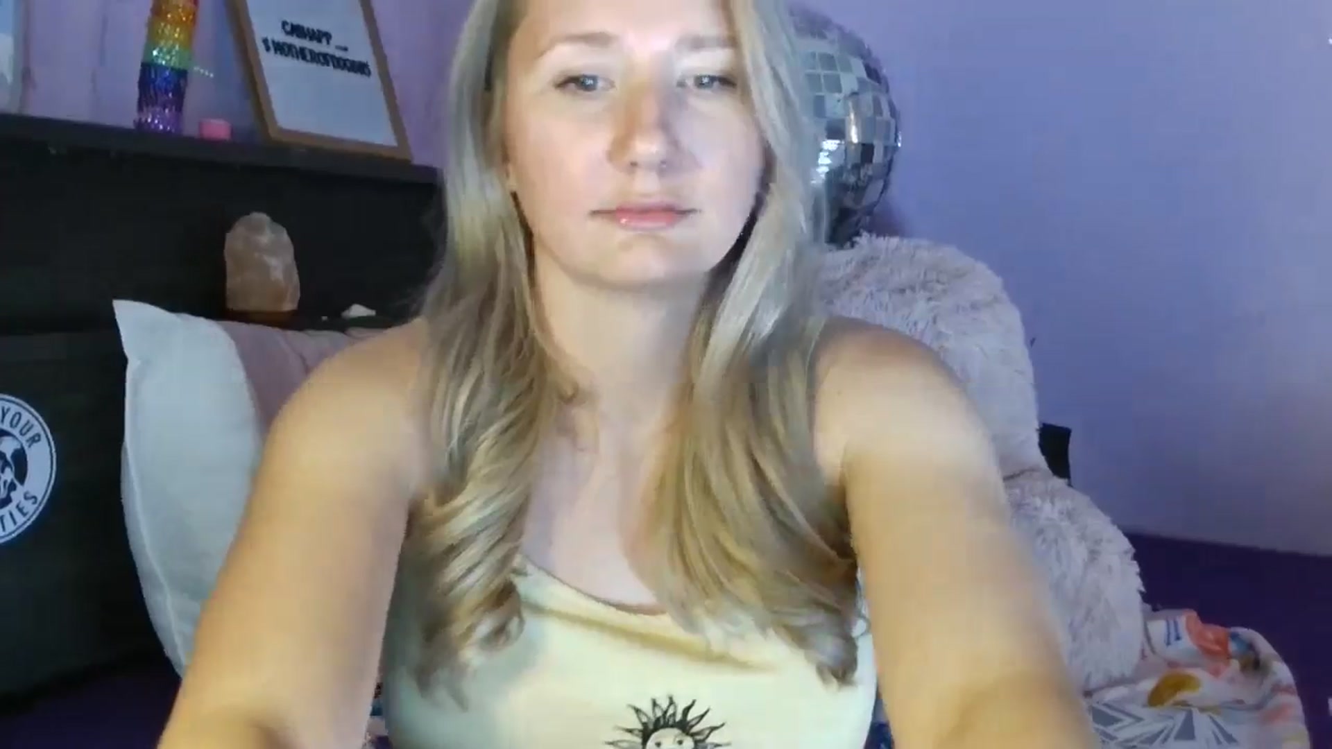 Gallery image thumbnail from EmmaHaze's myfreecams stream on, 04/14/2025, 03:31 image 11 of 20