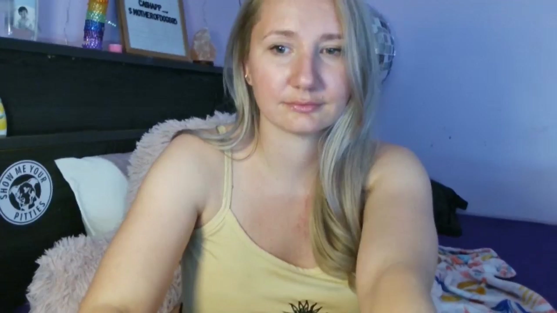 Gallery image thumbnail from EmmaHaze's myfreecams stream on, 04/14/2025, 04:50 image 15 of 20