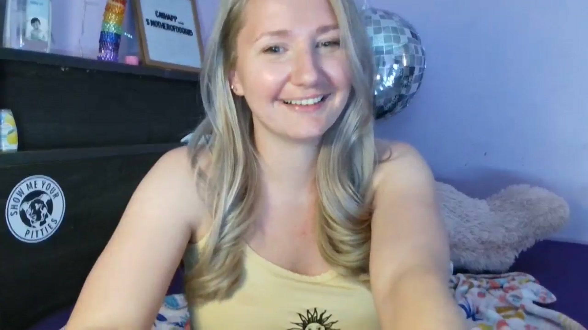 Gallery image thumbnail from EmmaHaze's myfreecams stream on, 04/14/2025, 04:50 image 18 of 20