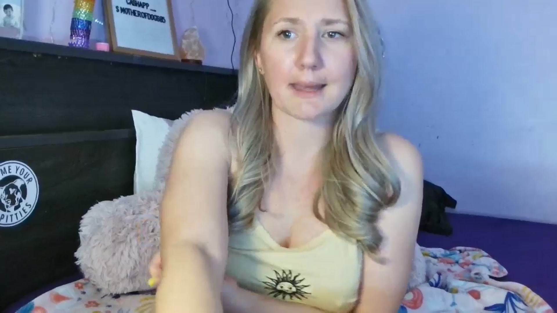 Gallery image thumbnail from EmmaHaze's myfreecams stream on, 04/14/2025, 04:50 image 3 of 20