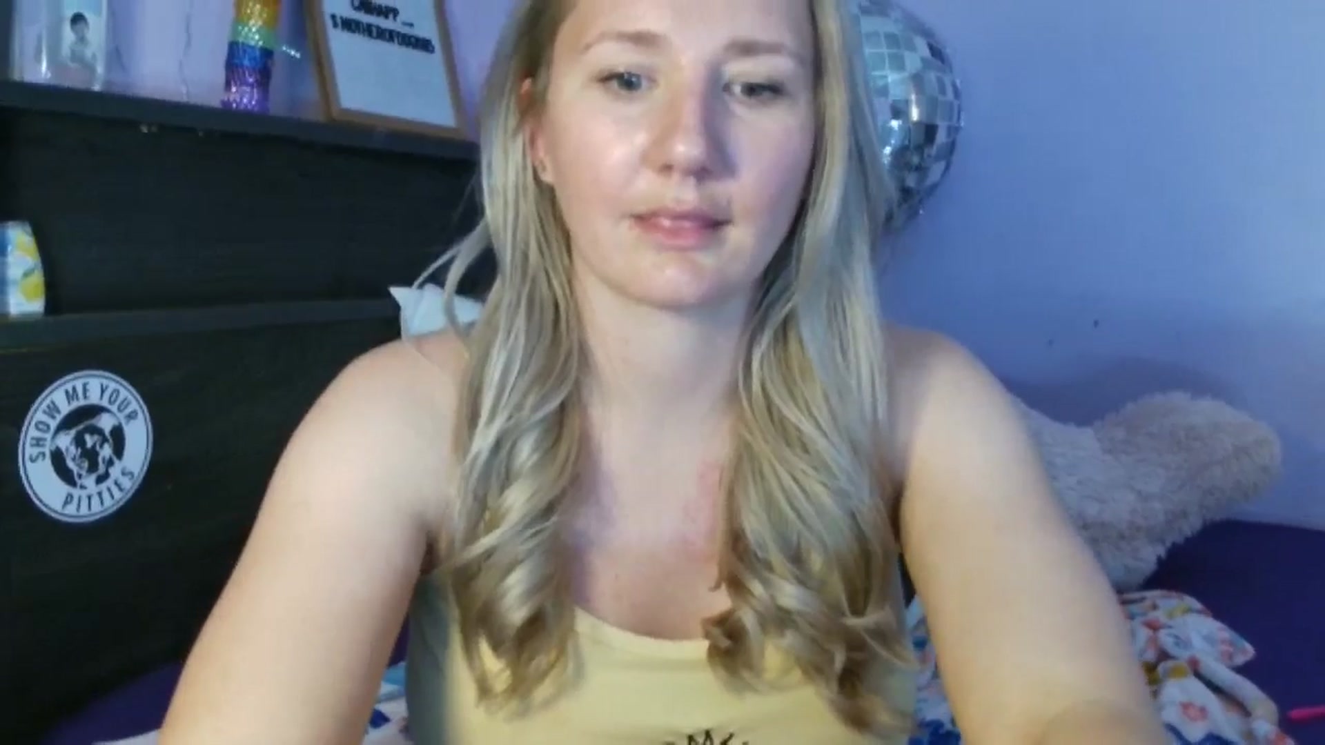 Gallery image thumbnail from EmmaHaze's myfreecams stream on, 04/14/2025, 05:50 image 9 of 20