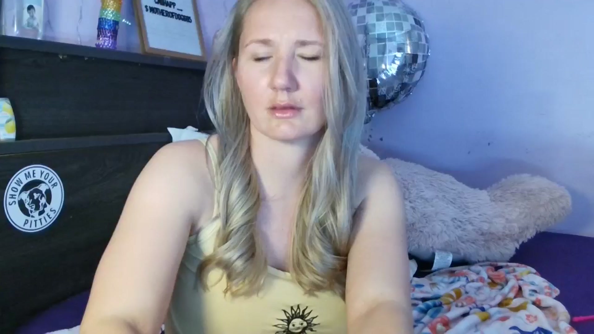 Gallery image thumbnail from EmmaHaze's myfreecams stream on, 04/14/2025, 05:50 image 17 of 20