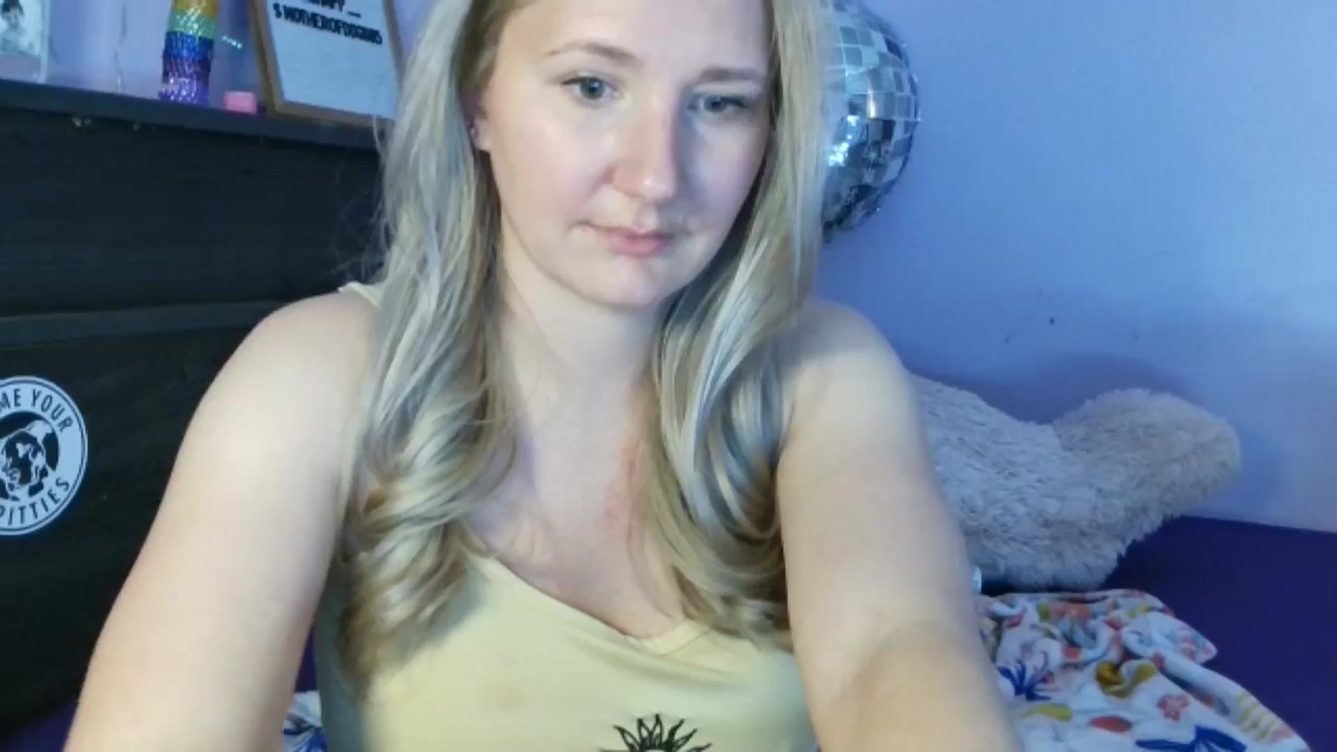 Gallery image thumbnail from EmmaHaze's myfreecams stream on, 04/14/2025, 05:50 image 2 of 20