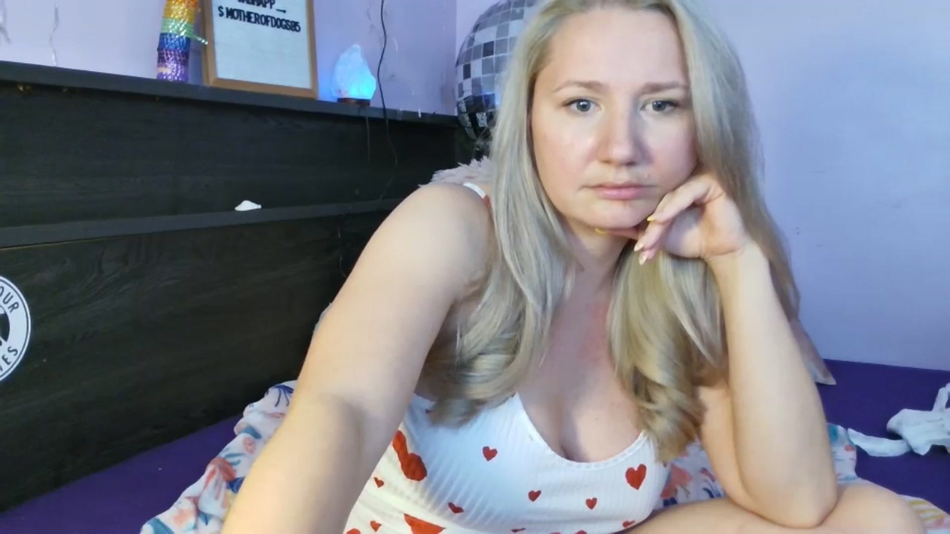 Gallery image thumbnail from EmmaHaze's myfreecams stream on, 04/20/2025, 03:36 image 16 of 20