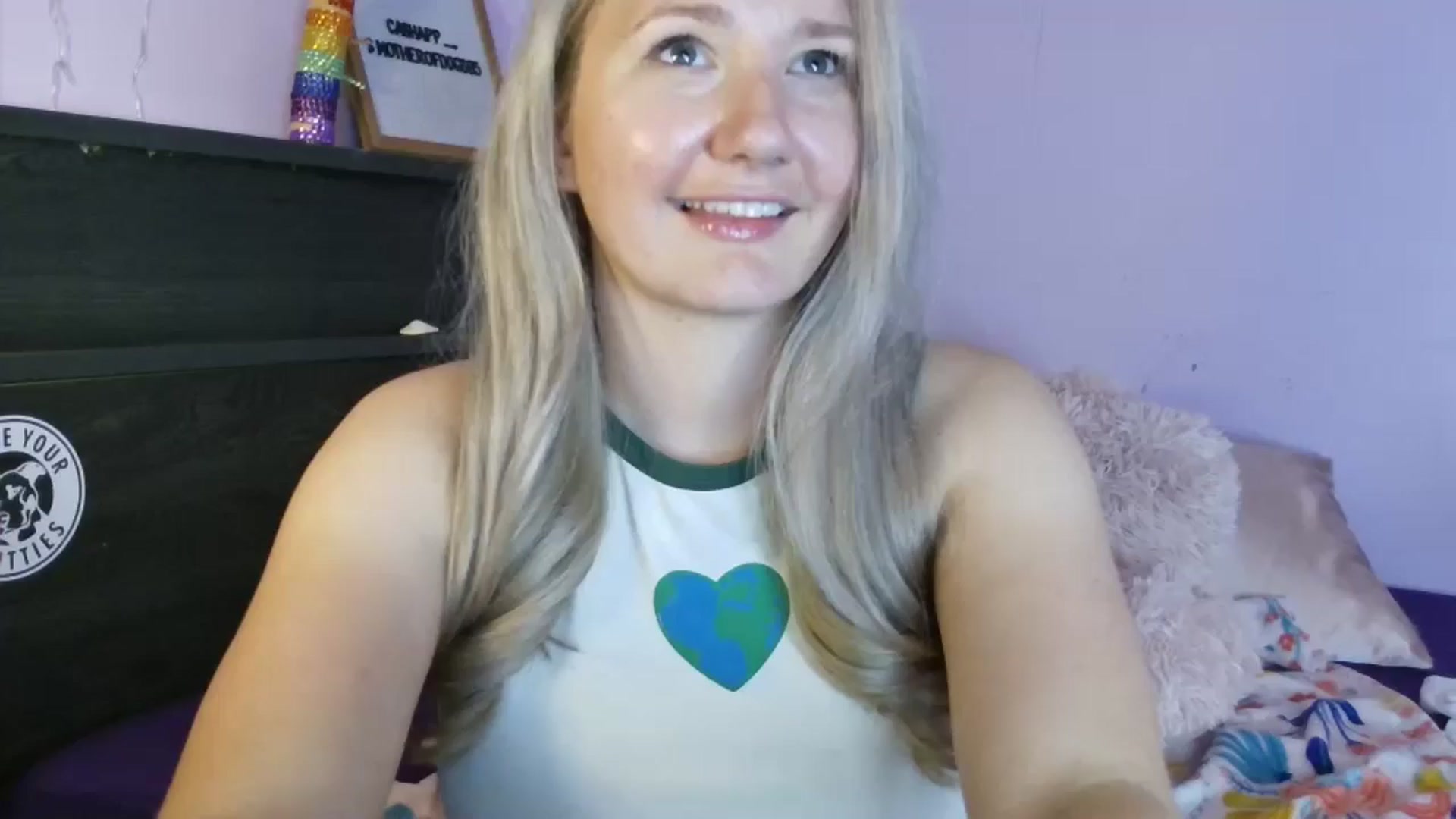 Gallery image thumbnail from EmmaHaze's myfreecams stream on, 04/23/2025, 04:14 image 9 of 20
