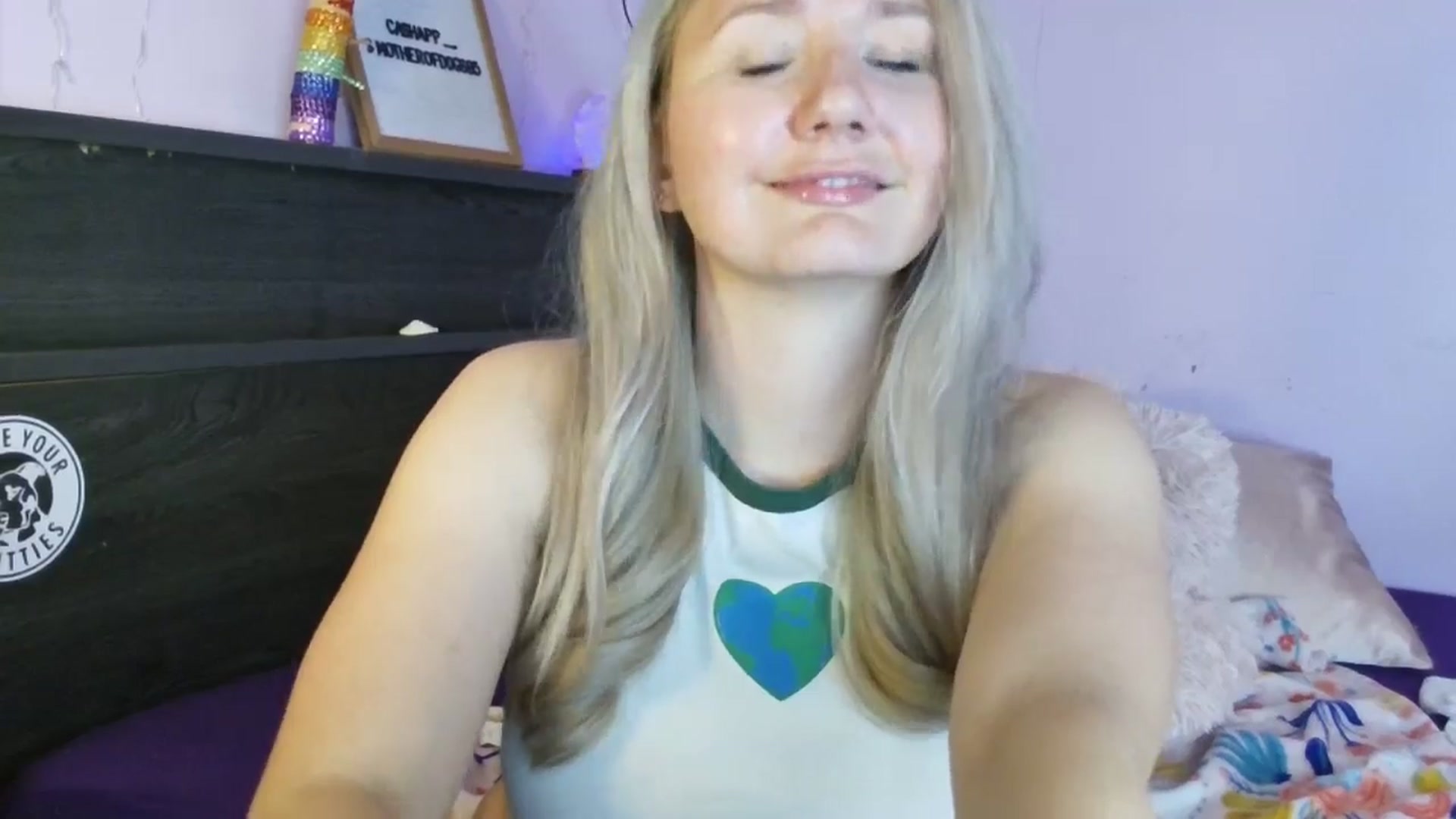 Gallery image thumbnail from EmmaHaze's myfreecams stream on, 04/23/2025, 04:14 image 6 of 20