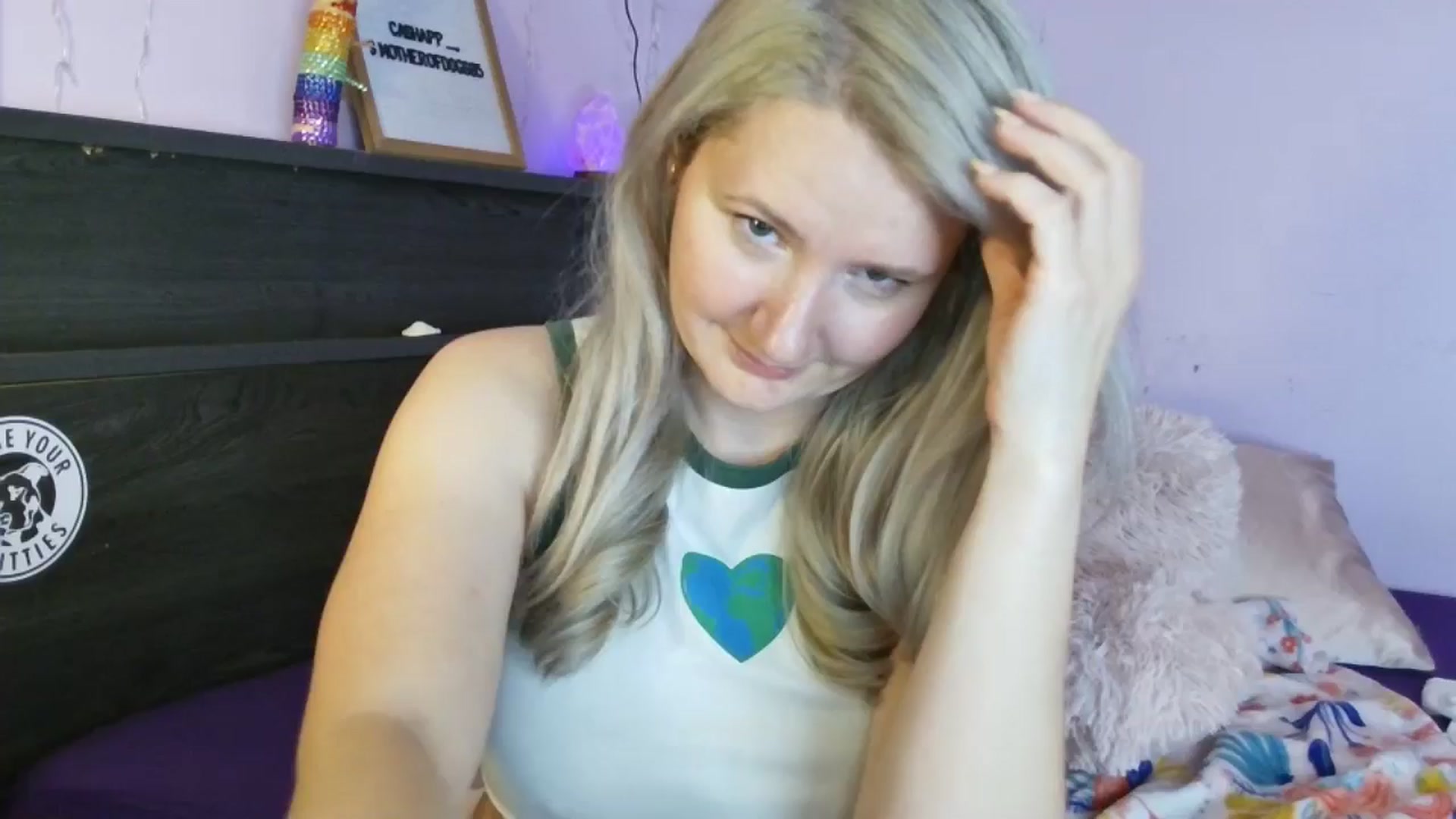 Gallery image thumbnail from EmmaHaze's myfreecams stream on, 04/23/2025, 04:14 image 3 of 20