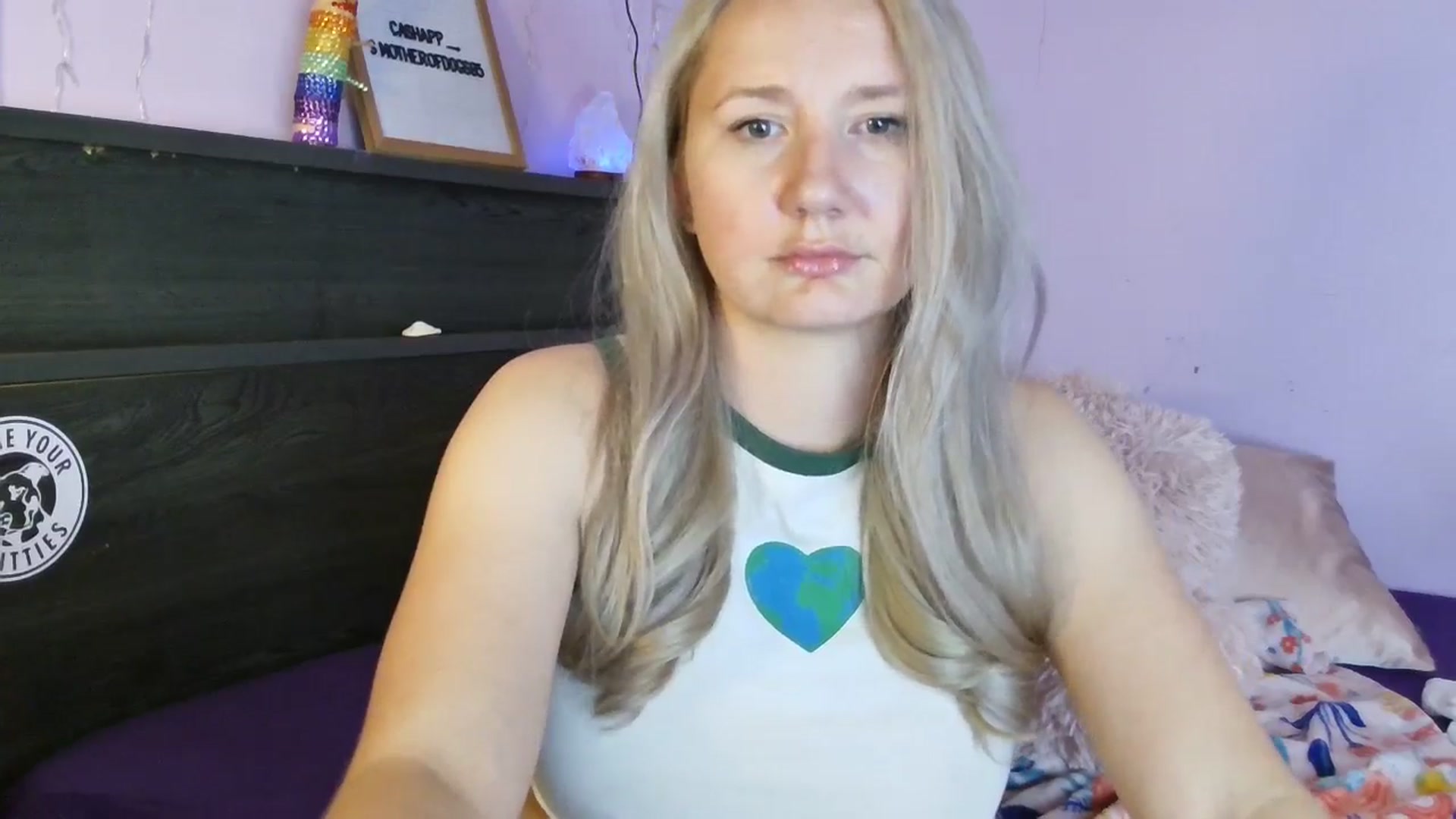 Gallery image thumbnail from EmmaHaze's myfreecams stream on, 04/23/2025, 04:14 image 17 of 20