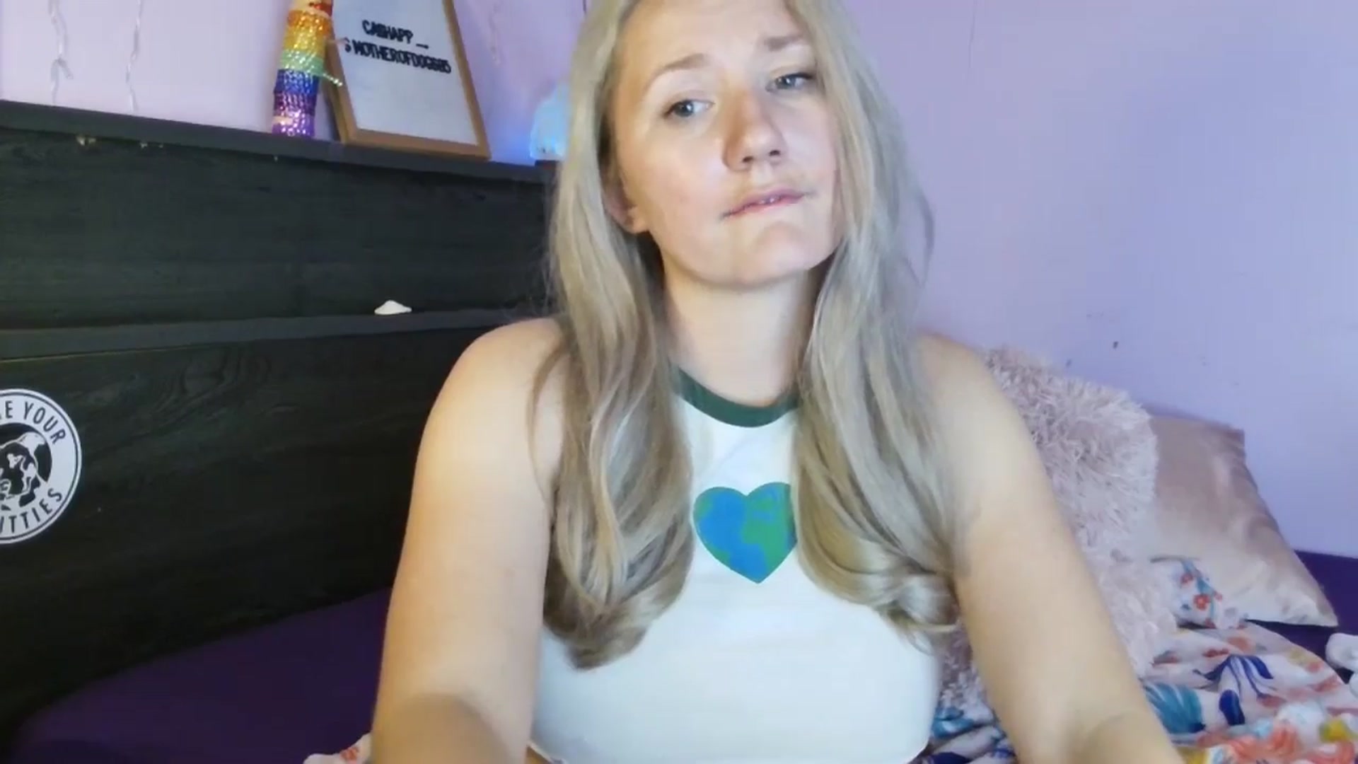 Gallery image thumbnail from EmmaHaze's myfreecams stream on, 04/23/2025, 04:14 image 18 of 20