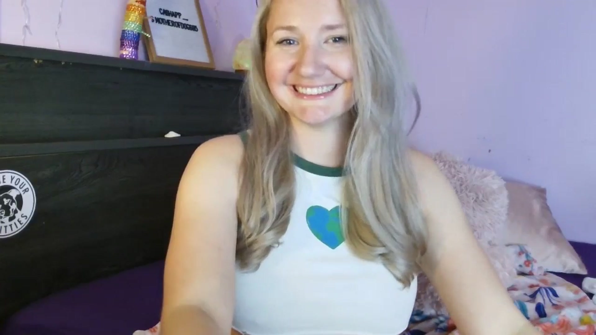 Gallery image thumbnail from EmmaHaze's myfreecams stream on, 04/23/2025, 04:14 image 15 of 20