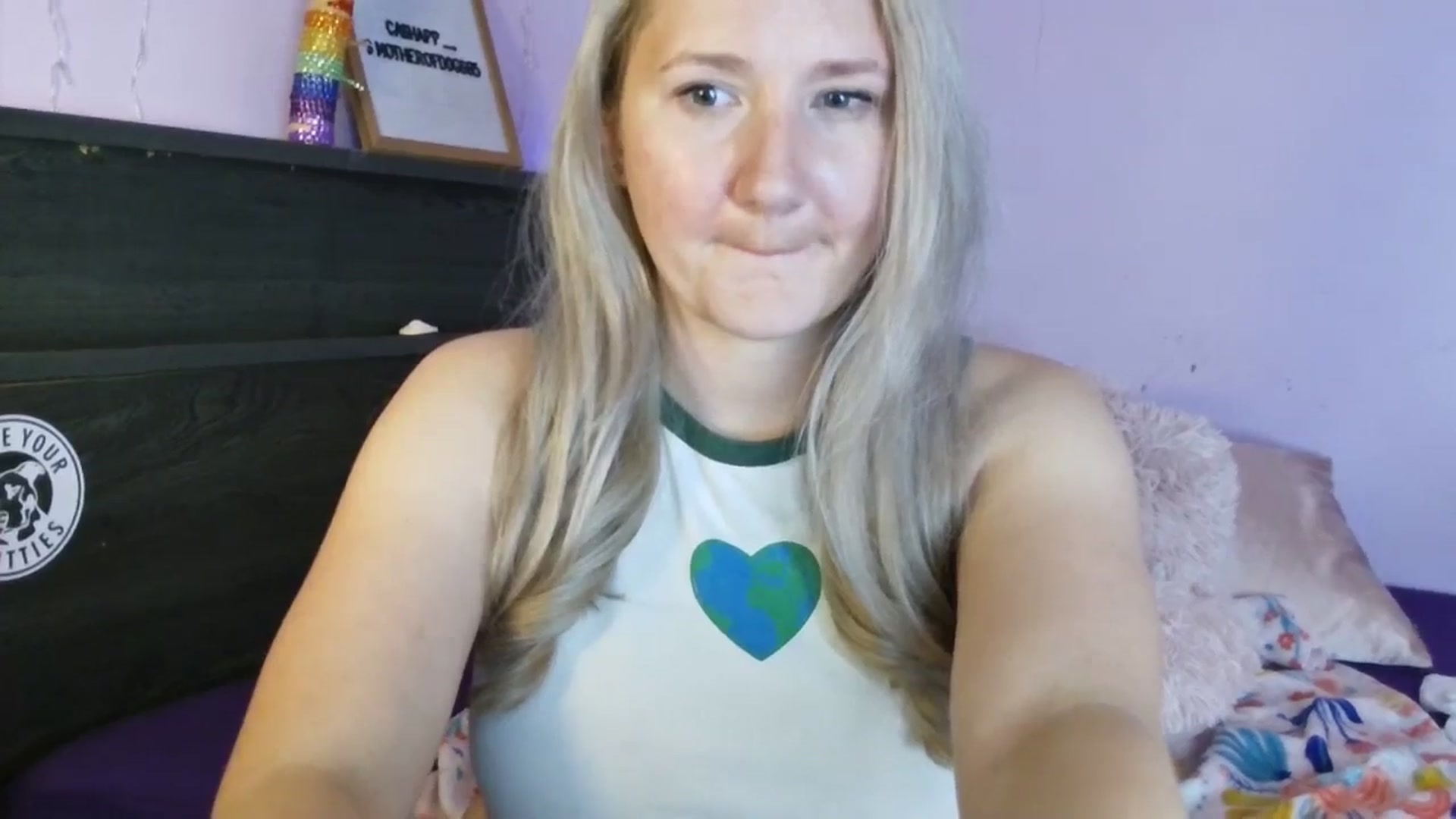 Gallery image thumbnail from EmmaHaze's myfreecams stream on, 04/23/2025, 04:14 image 10 of 20