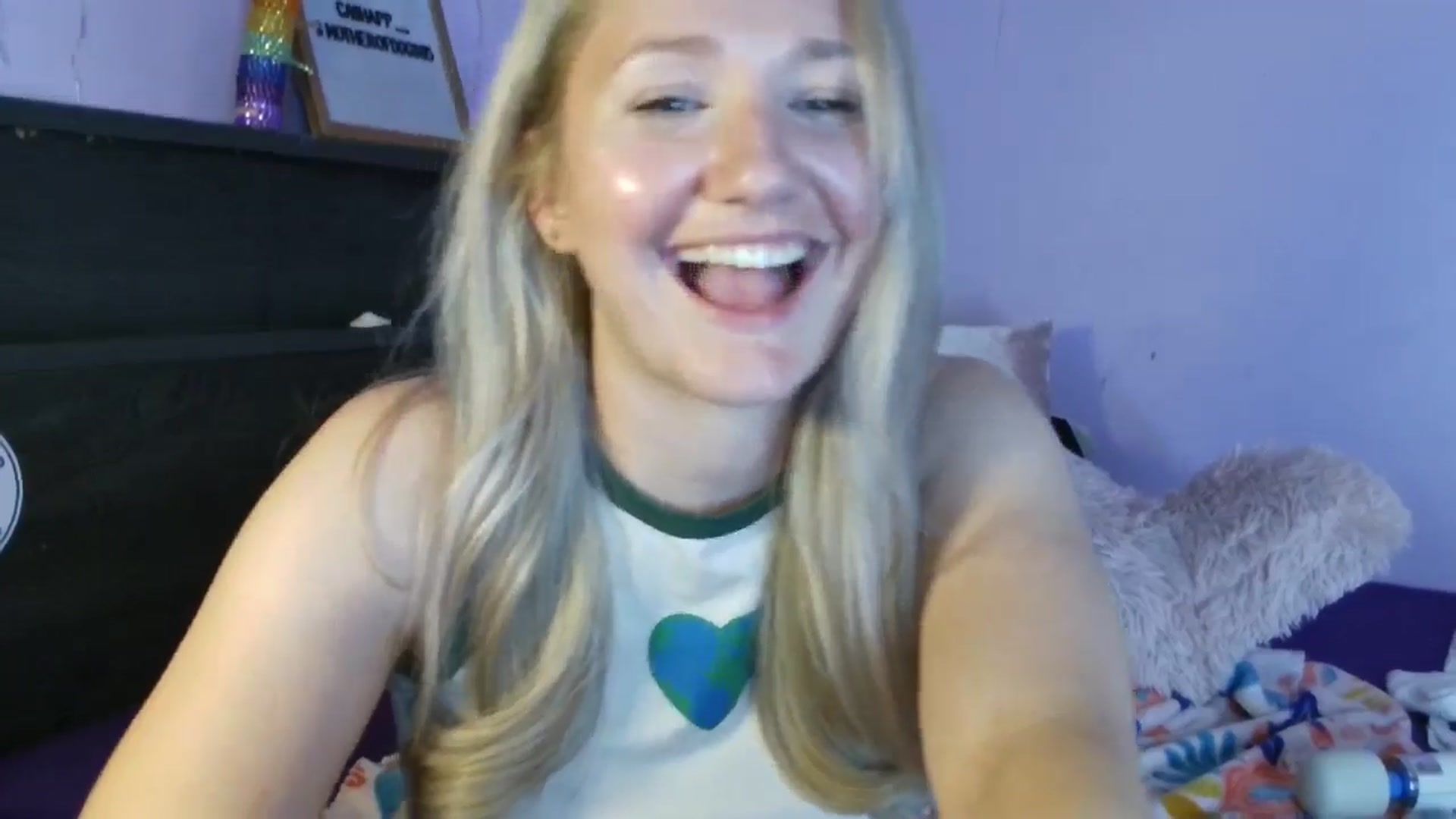 Gallery image thumbnail from EmmaHaze's myfreecams stream on, 04/23/2025, 07:50 image 12 of 20