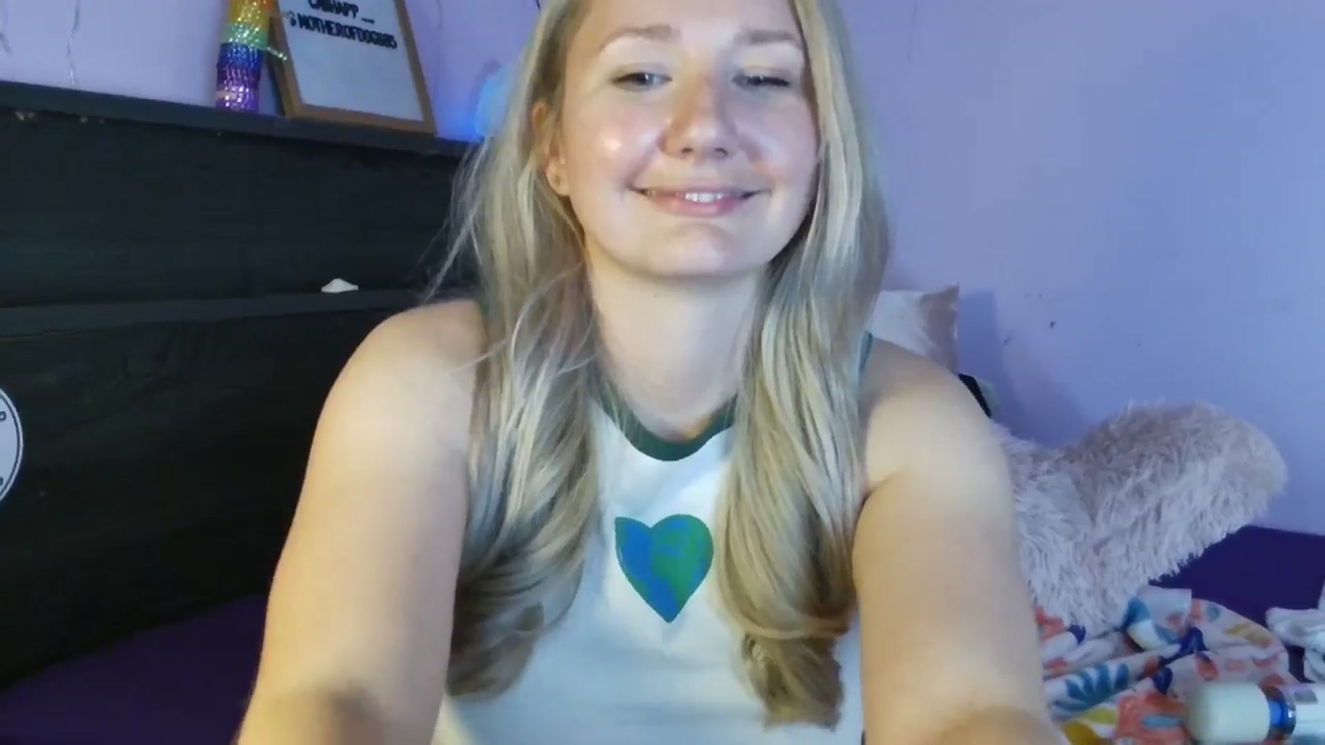 Gallery image thumbnail from EmmaHaze's myfreecams stream on, 04/23/2025, 07:50 image 9 of 20