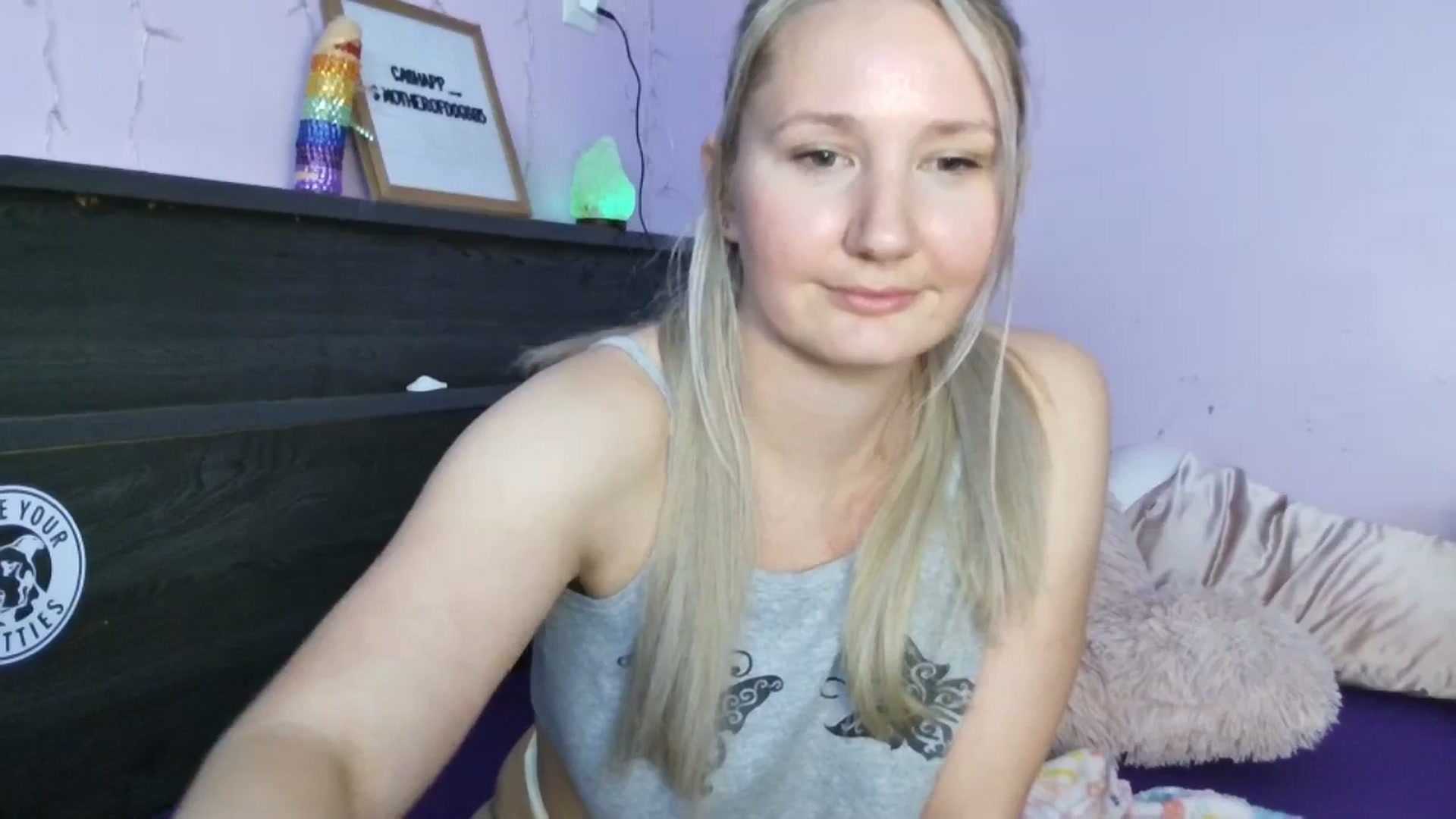 Gallery image thumbnail from EmmaHaze's myfreecams stream on, 04/28/2025, 06:06 image 7 of 20