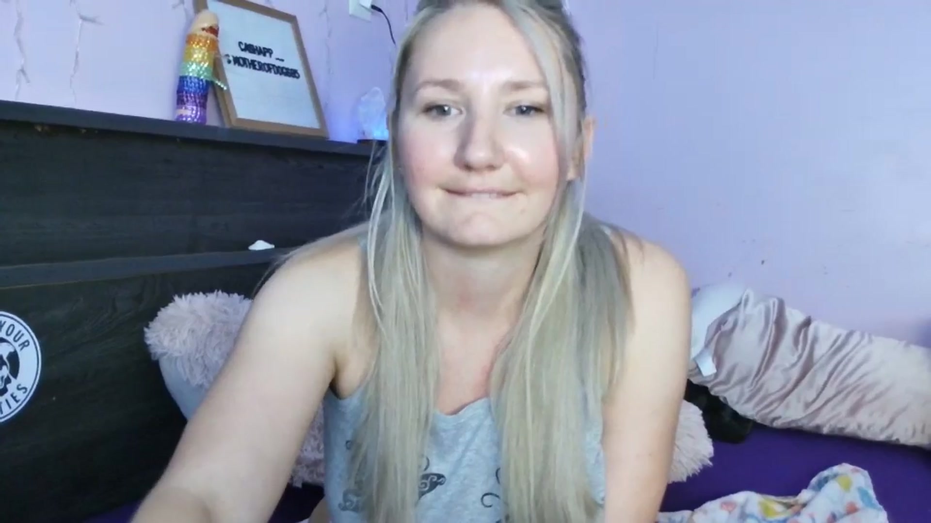 Gallery image thumbnail from EmmaHaze's myfreecams stream on, 04/28/2025, 06:06 image 8 of 20
