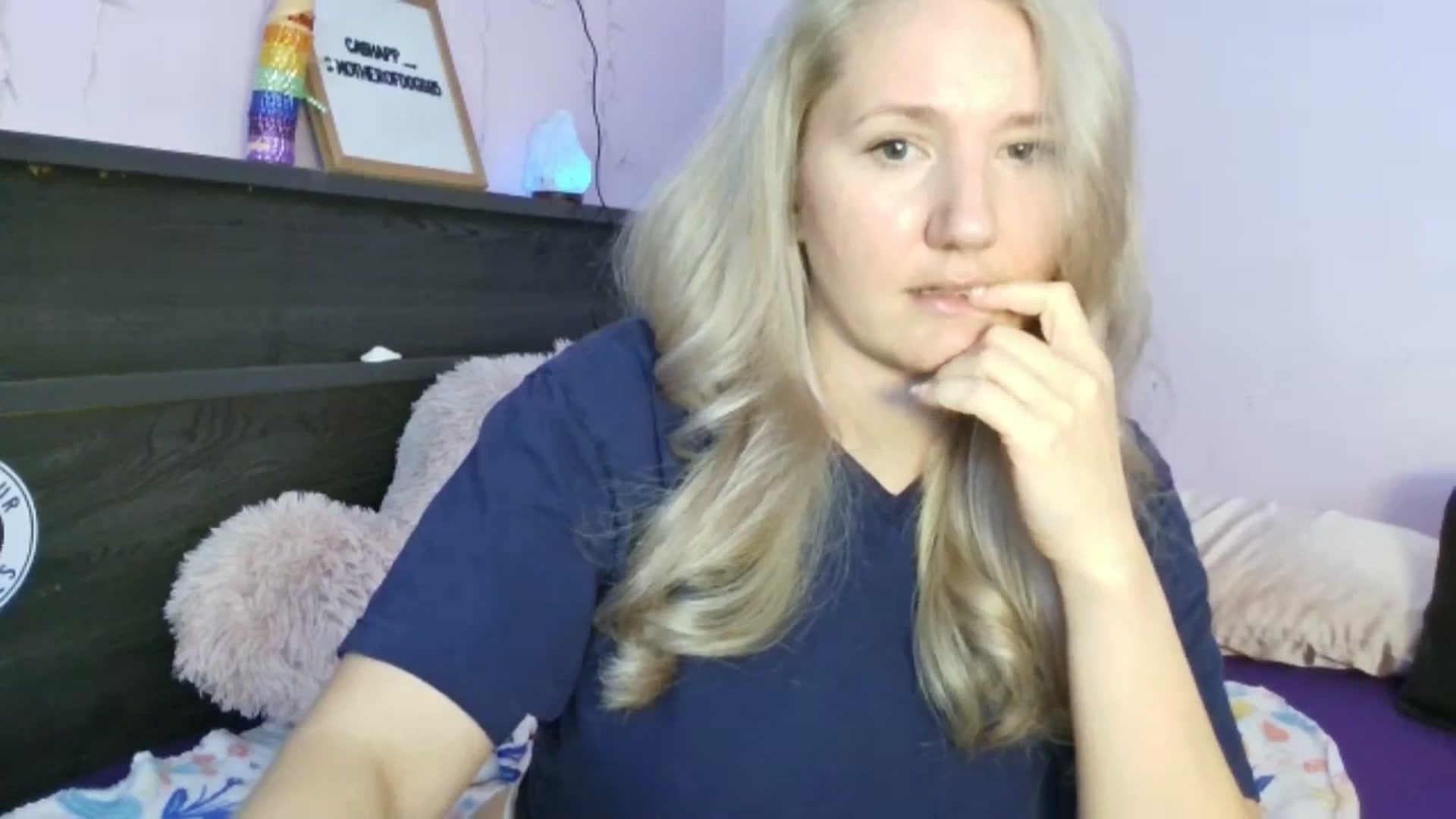 Gallery image thumbnail from EmmaHaze's myfreecams stream on, 04/29/2025, 02:59 image 17 of 20