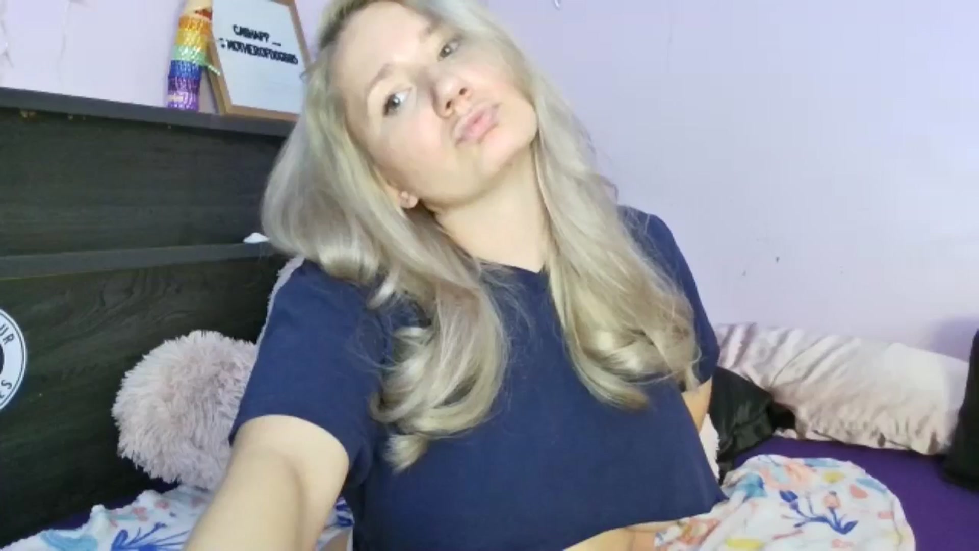 Gallery image thumbnail from EmmaHaze's myfreecams stream on, 04/29/2025, 02:59 image 16 of 20