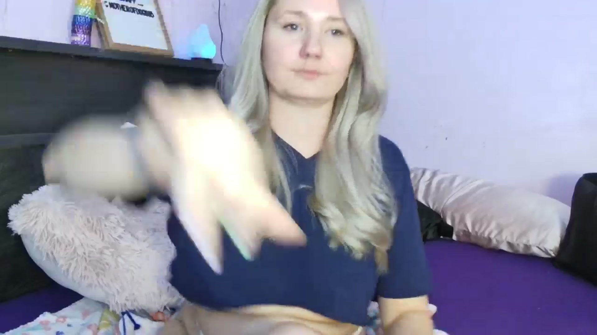 Gallery image thumbnail from EmmaHaze's myfreecams stream on, 04/29/2025, 06:40 image 19 of 20