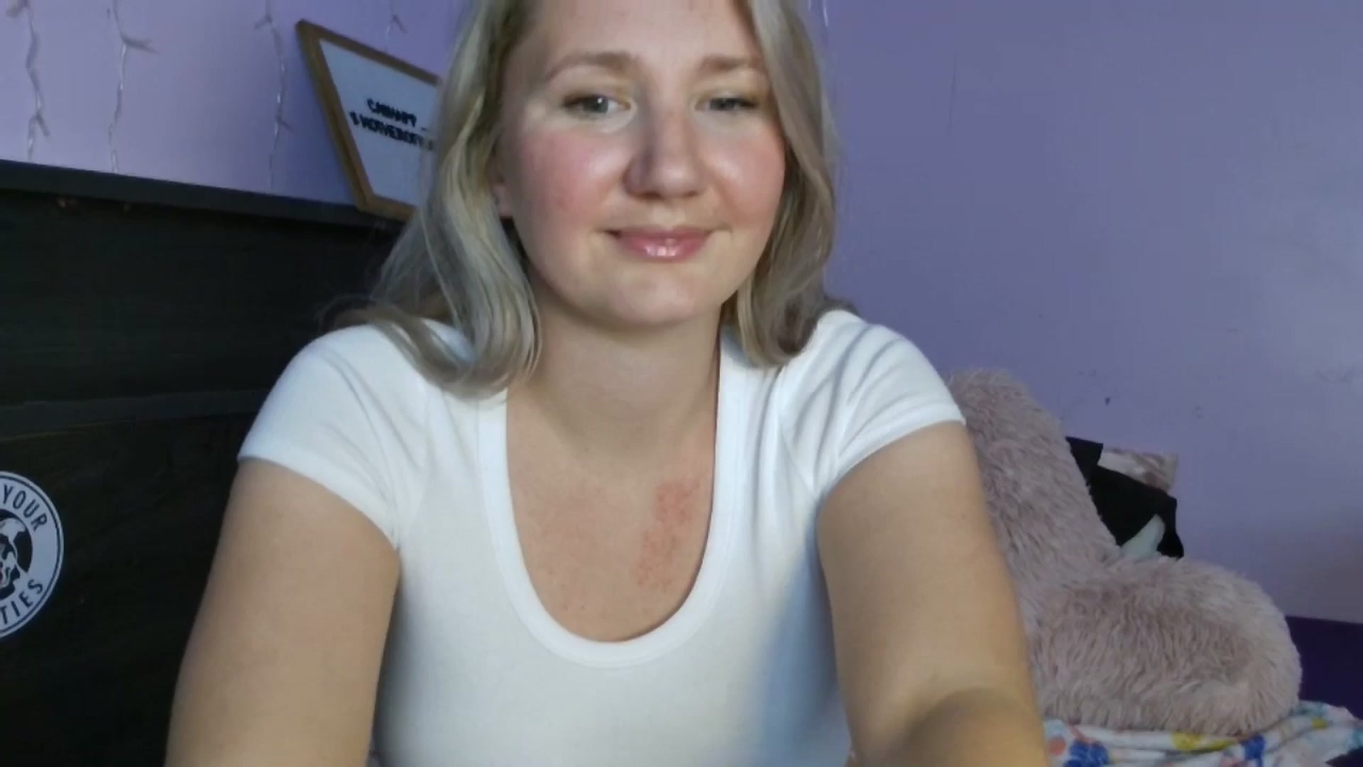 Gallery image thumbnail from EmmaHaze's myfreecams stream on, 05/06/2025, 03:03 image 10 of 20