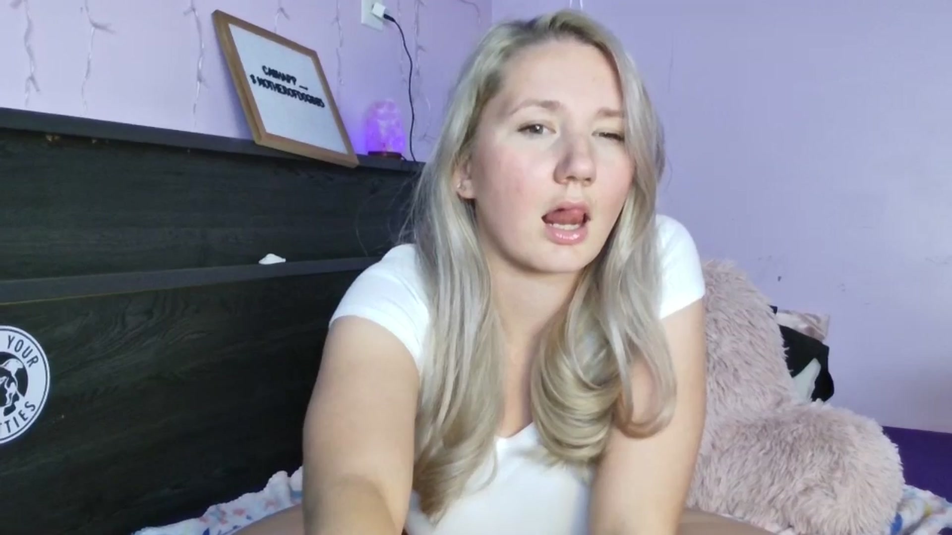 Gallery image thumbnail from EmmaHaze's myfreecams stream on, 05/06/2025, 03:03 image 3 of 20