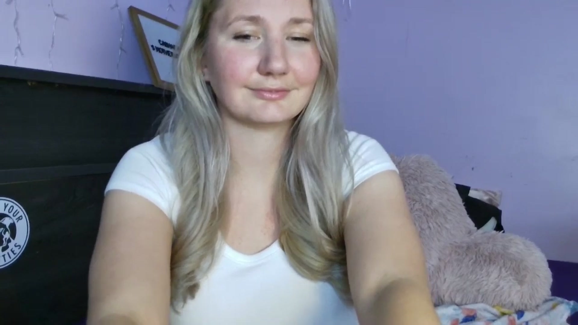 Gallery image thumbnail from EmmaHaze's myfreecams stream on, 05/06/2025, 03:03 image 15 of 20