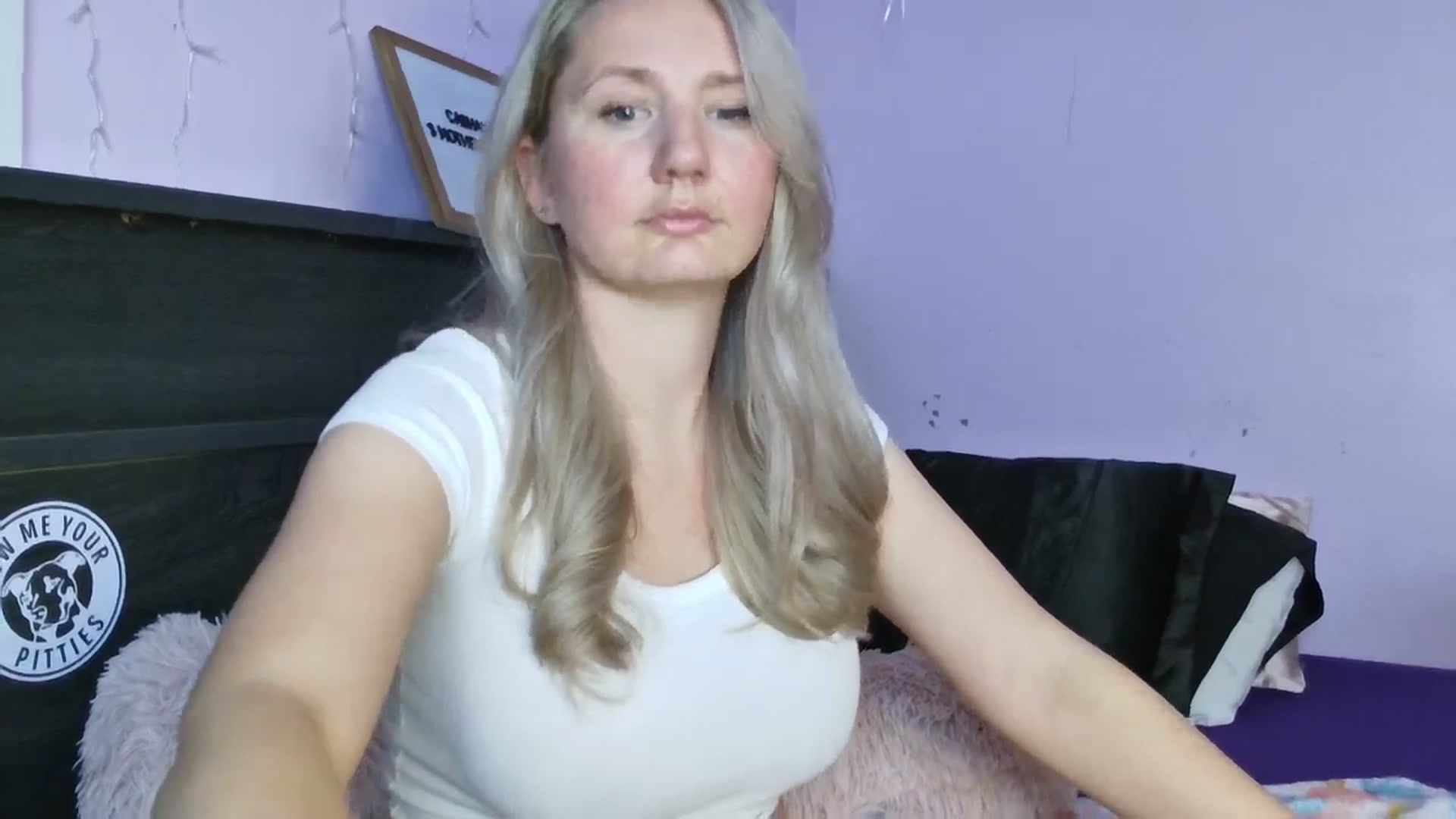 Gallery image thumbnail from EmmaHaze's myfreecams stream on, 05/06/2025, 03:40 image 11 of 20