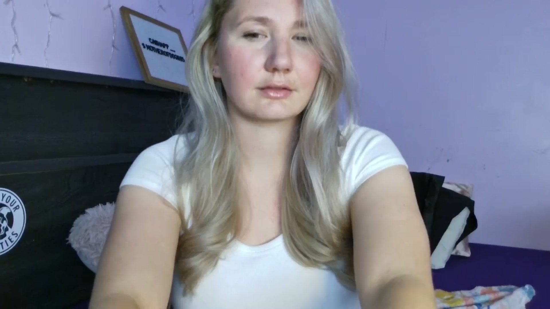 Gallery image thumbnail from EmmaHaze's myfreecams stream on, 05/06/2025, 03:40 image 3 of 20