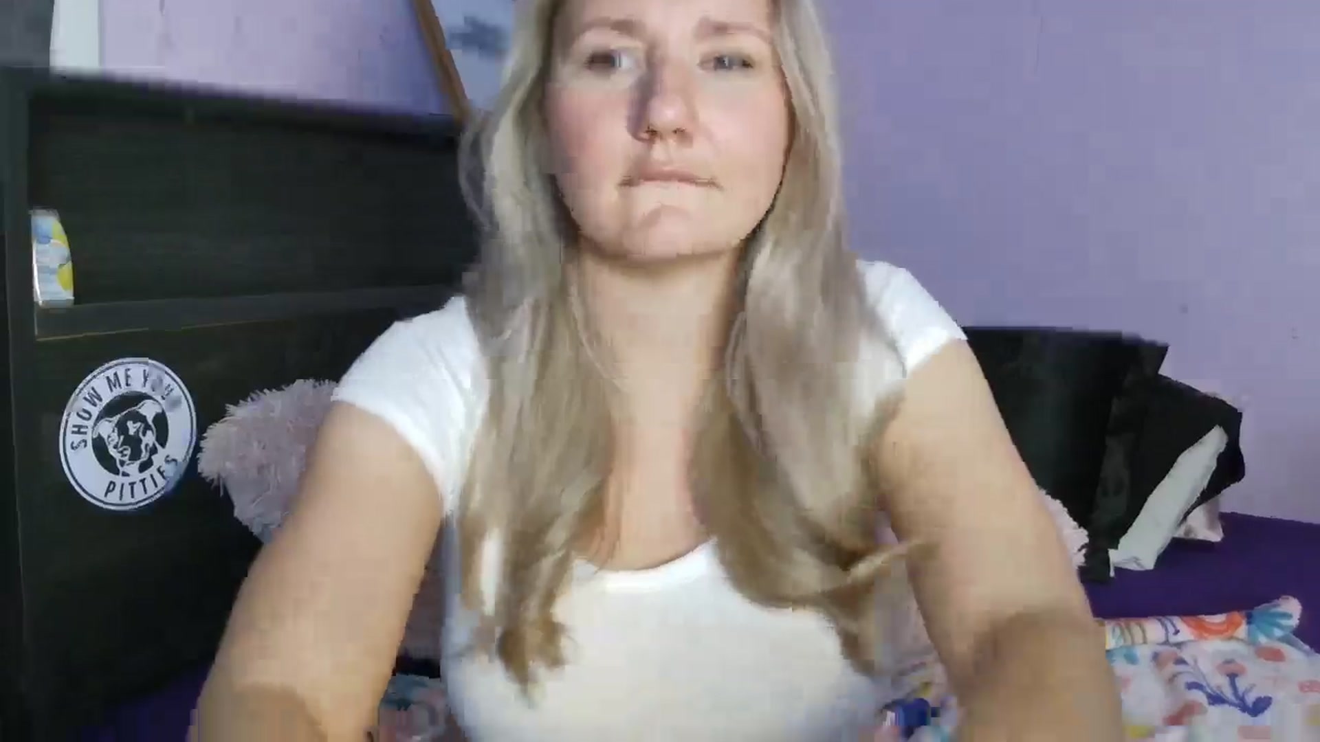 Gallery image thumbnail from EmmaHaze's myfreecams stream on, 05/06/2025, 06:05 image 6 of 20
