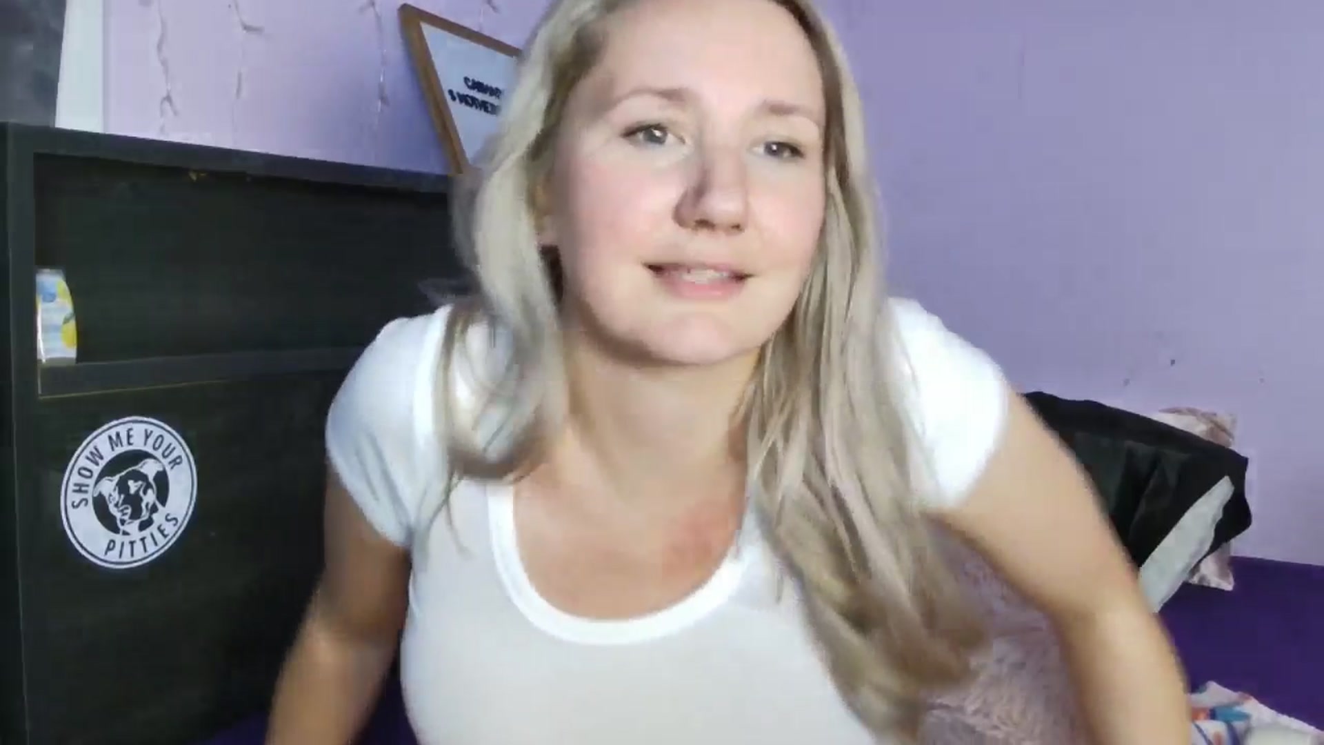 Gallery image thumbnail from EmmaHaze's myfreecams stream on, 05/06/2025, 06:05 image 16 of 20
