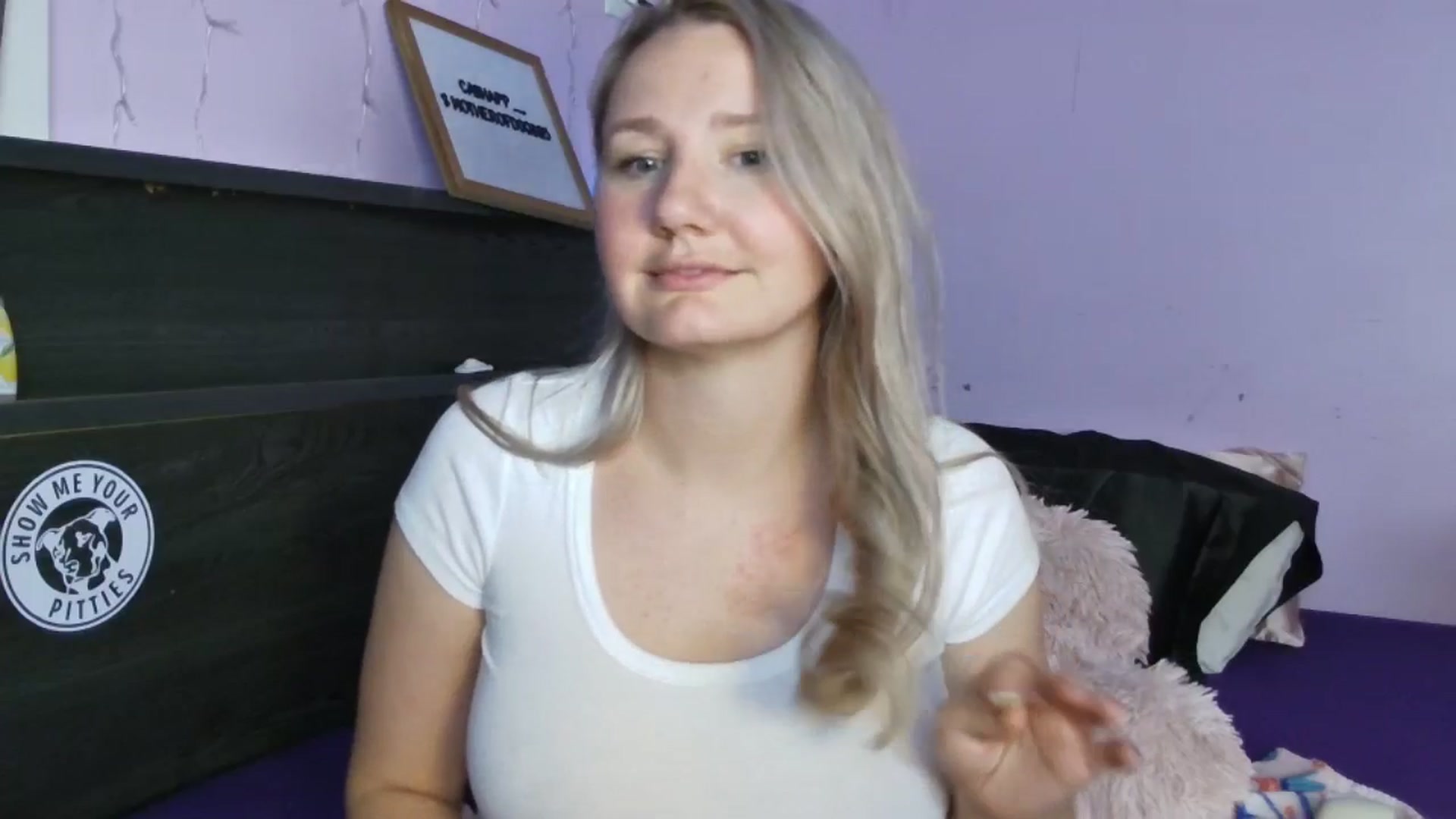 Gallery image thumbnail from EmmaHaze's myfreecams stream on, 05/06/2025, 06:05 image 20 of 20