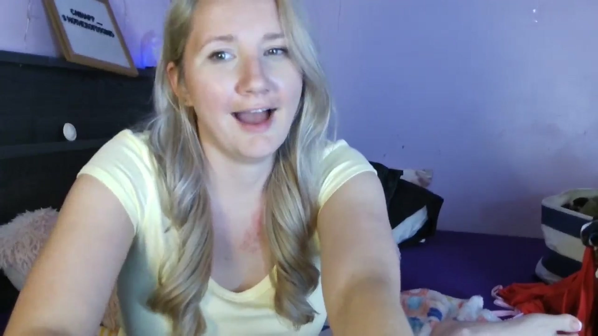 Gallery image thumbnail from EmmaHaze's myfreecams stream on, 05/15/2025, 07:25 image 17 of 20