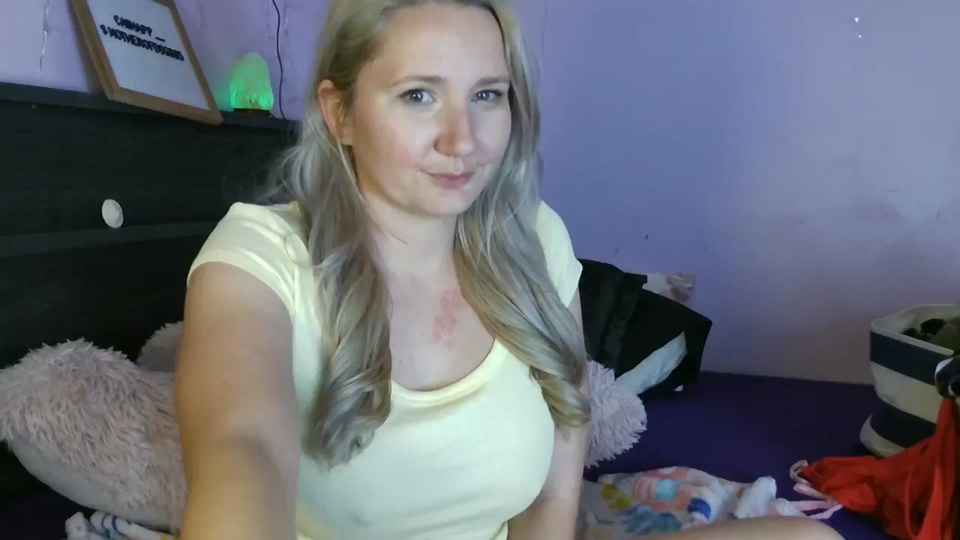 Gallery image thumbnail from EmmaHaze's myfreecams stream on, 05/15/2025, 07:25 image 12 of 20
