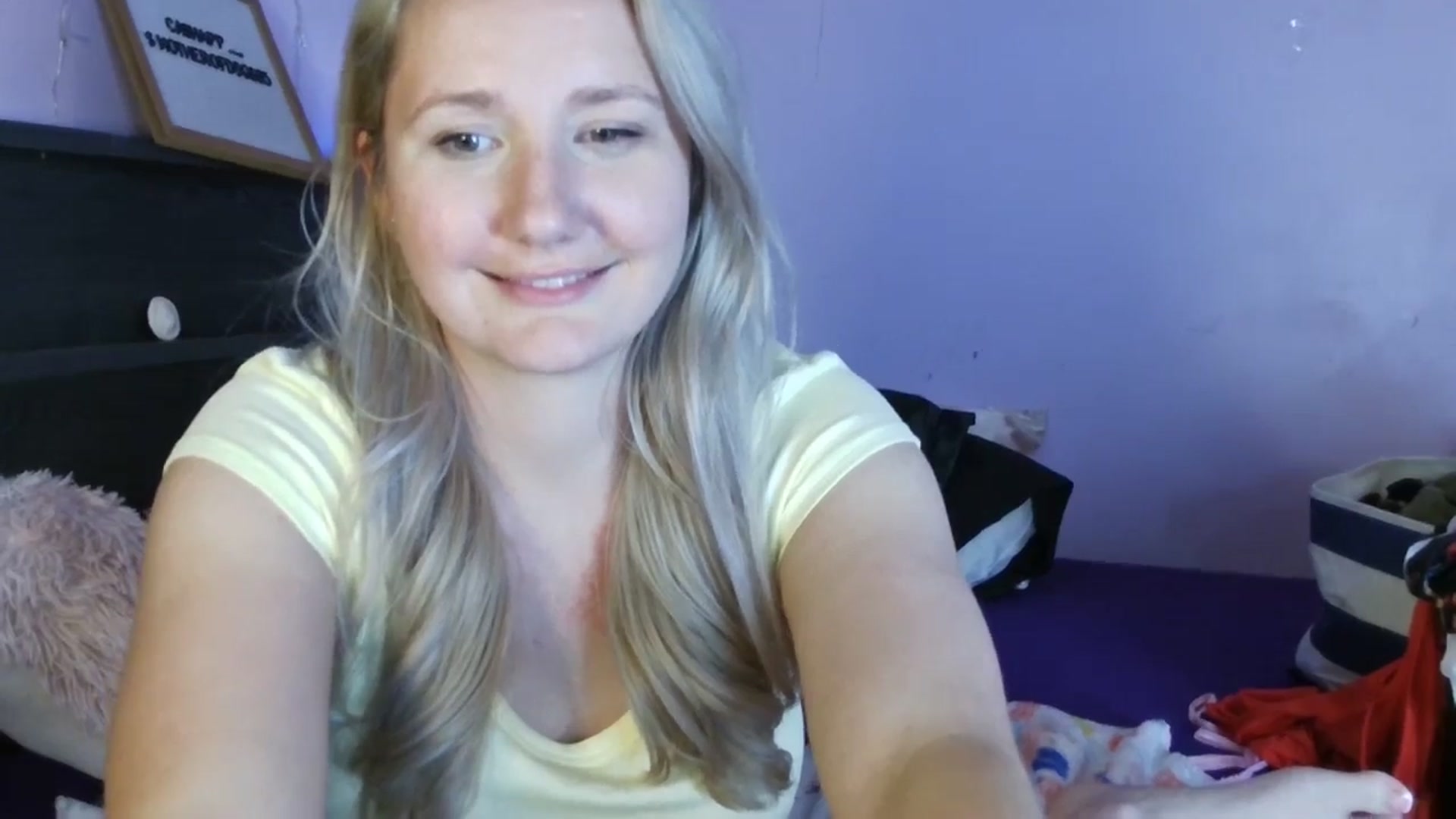 Gallery image thumbnail from EmmaHaze's myfreecams stream on, 05/15/2025, 07:25 image 20 of 20