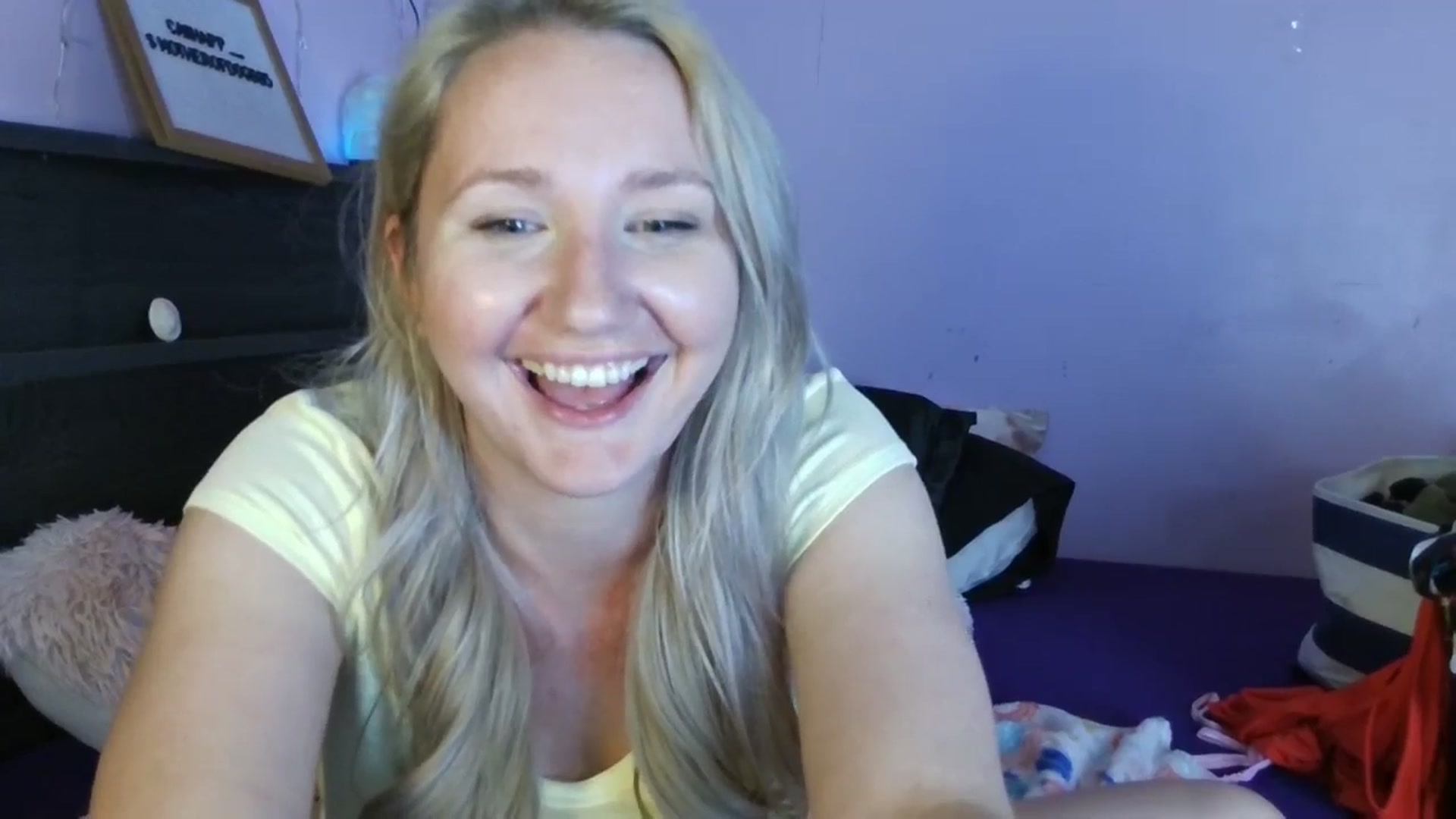 Gallery image thumbnail from EmmaHaze's myfreecams stream on, 05/15/2025, 07:25 image 13 of 20