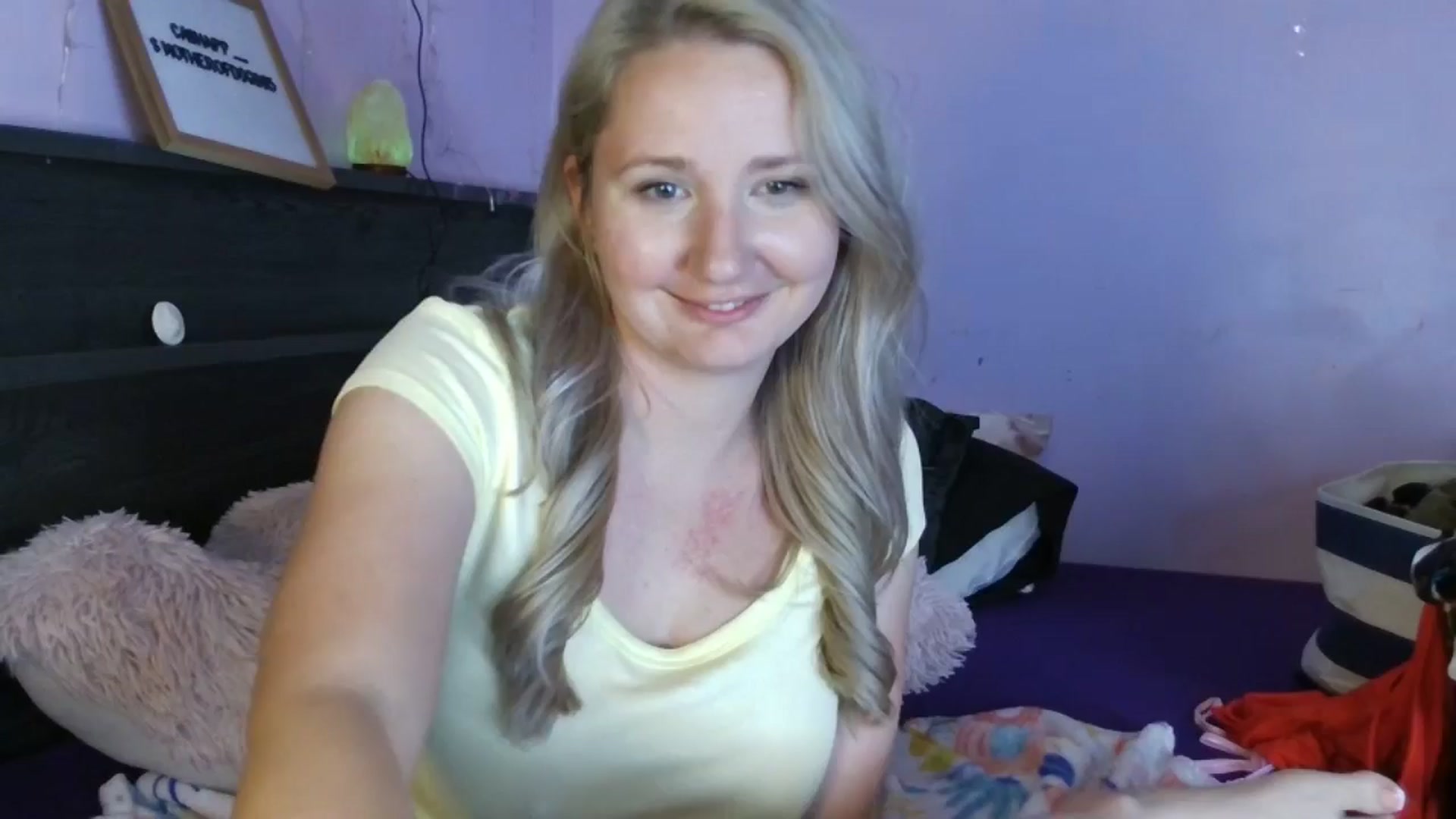 Gallery image thumbnail from EmmaHaze's myfreecams stream on, 05/15/2025, 07:25 image 15 of 20