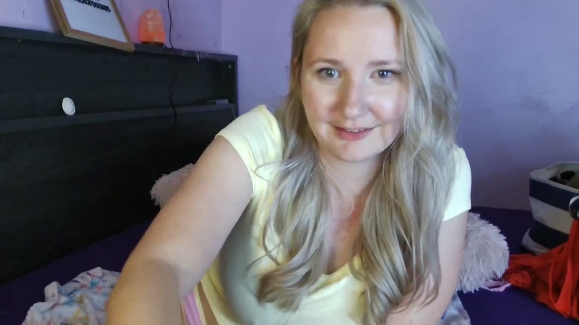 Gallery image thumbnail from EmmaHaze's myfreecams stream on, 05/15/2025, 07:25 image 9 of 20