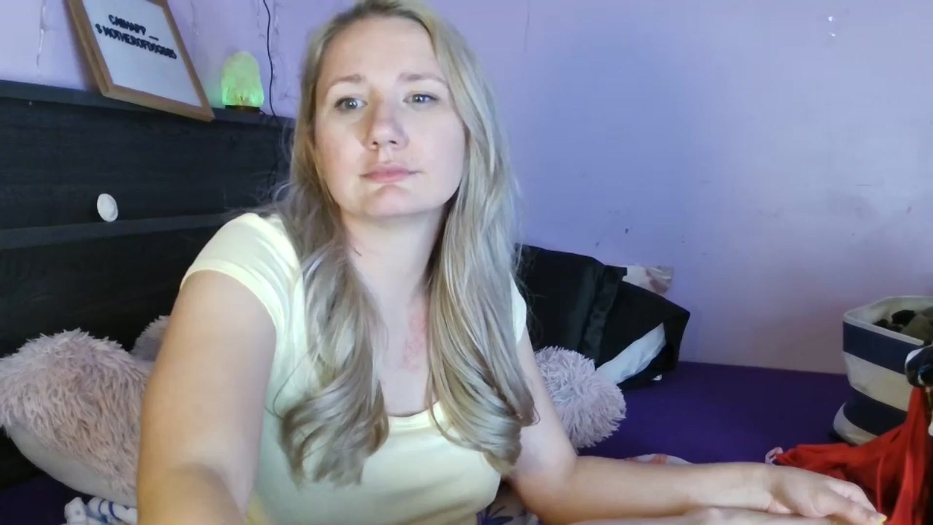 Gallery image thumbnail from EmmaHaze's myfreecams stream on, 05/15/2025, 07:25 image 14 of 20