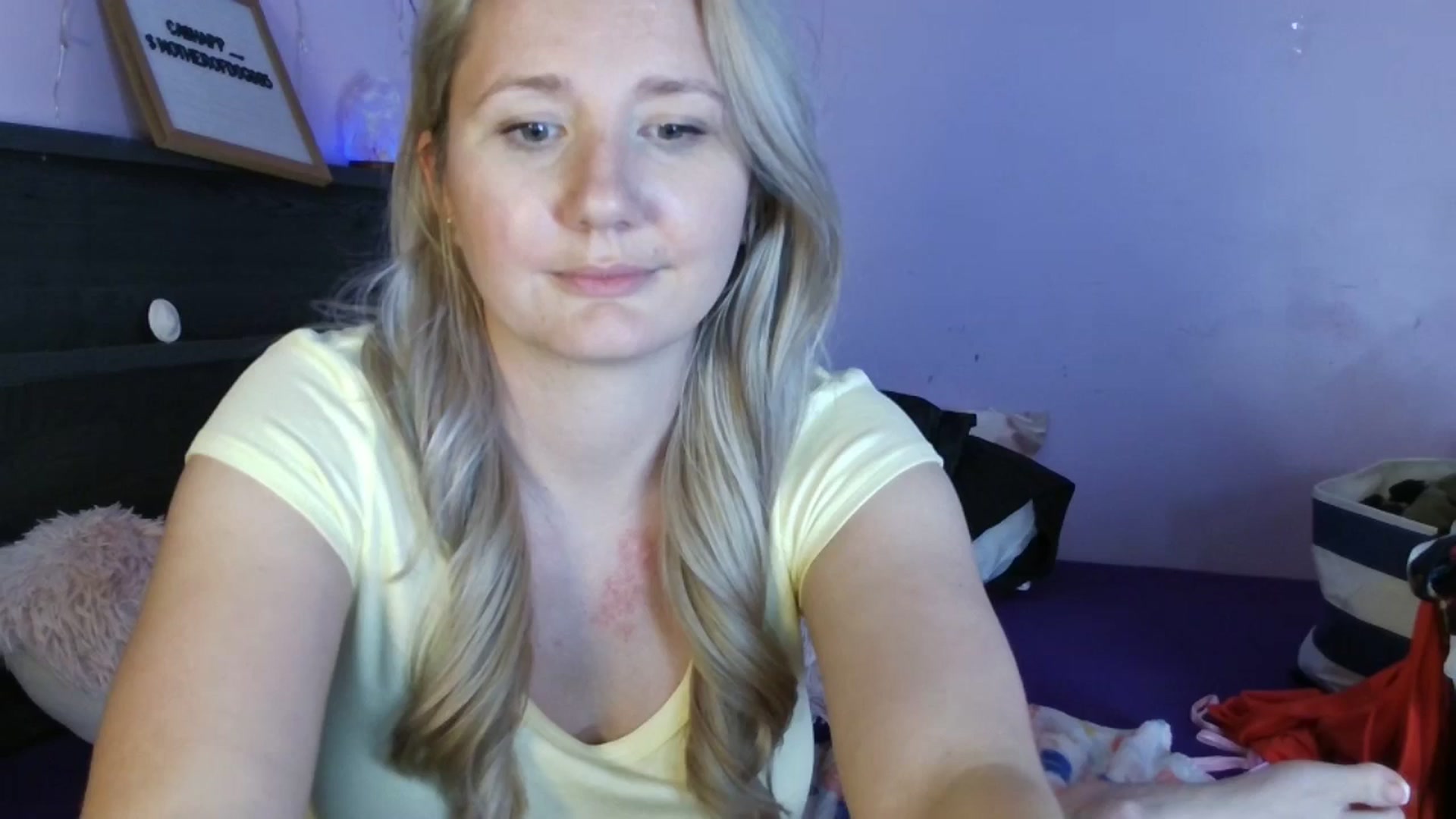 Gallery image thumbnail from EmmaHaze's myfreecams stream on, 05/15/2025, 07:25 image 16 of 20
