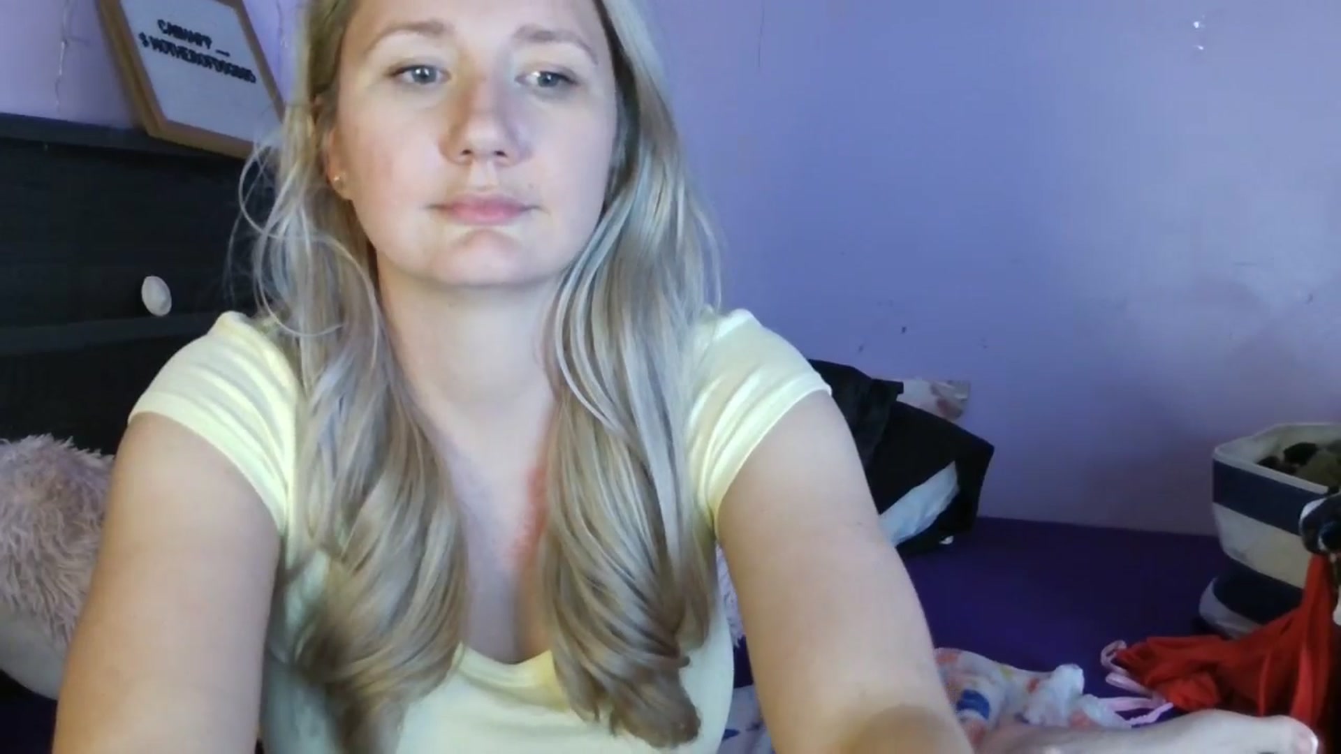 Gallery image thumbnail from EmmaHaze's myfreecams stream on, 05/15/2025, 07:25 image 19 of 20