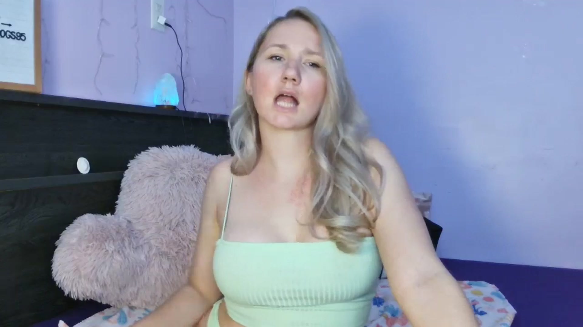 Gallery image thumbnail from EmmaHaze's myfreecams stream on, 05/20/2025, 03:46 image 20 of 20