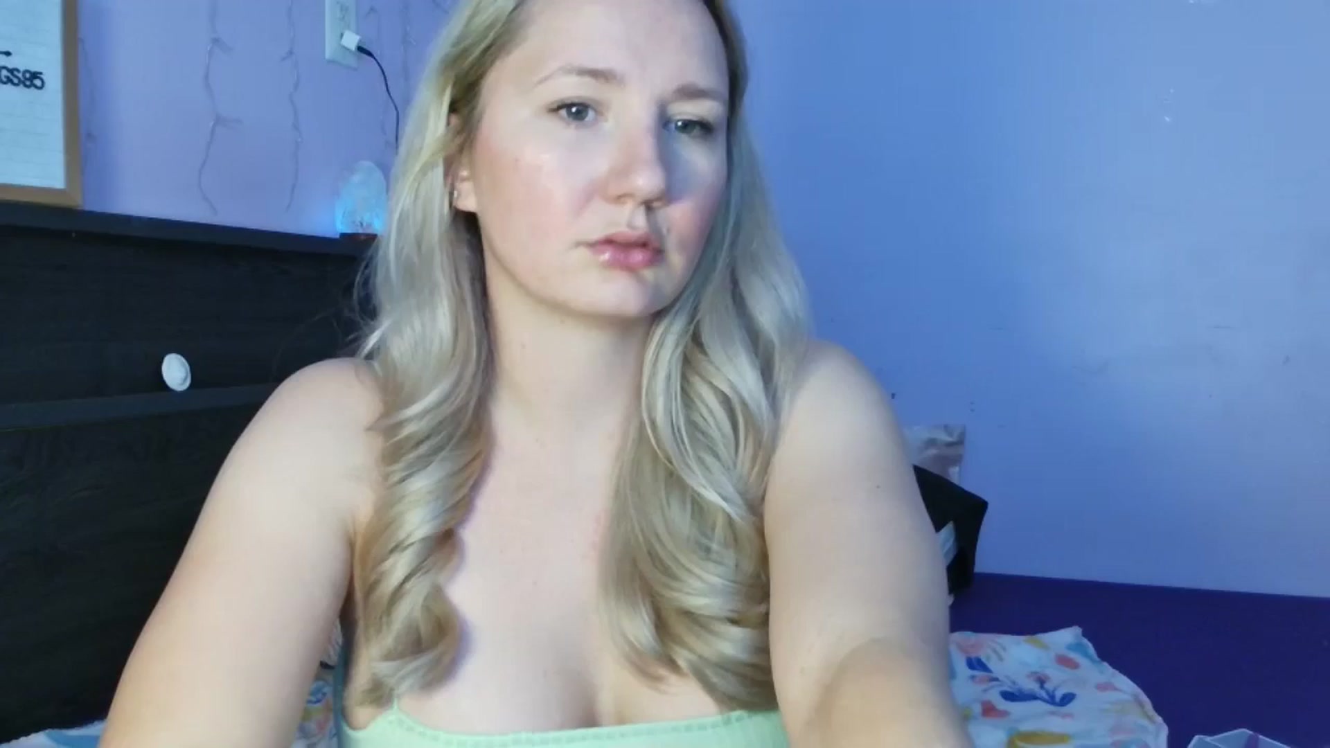 Gallery image thumbnail from EmmaHaze's myfreecams stream on, 05/20/2025, 03:46 image 1 of 20