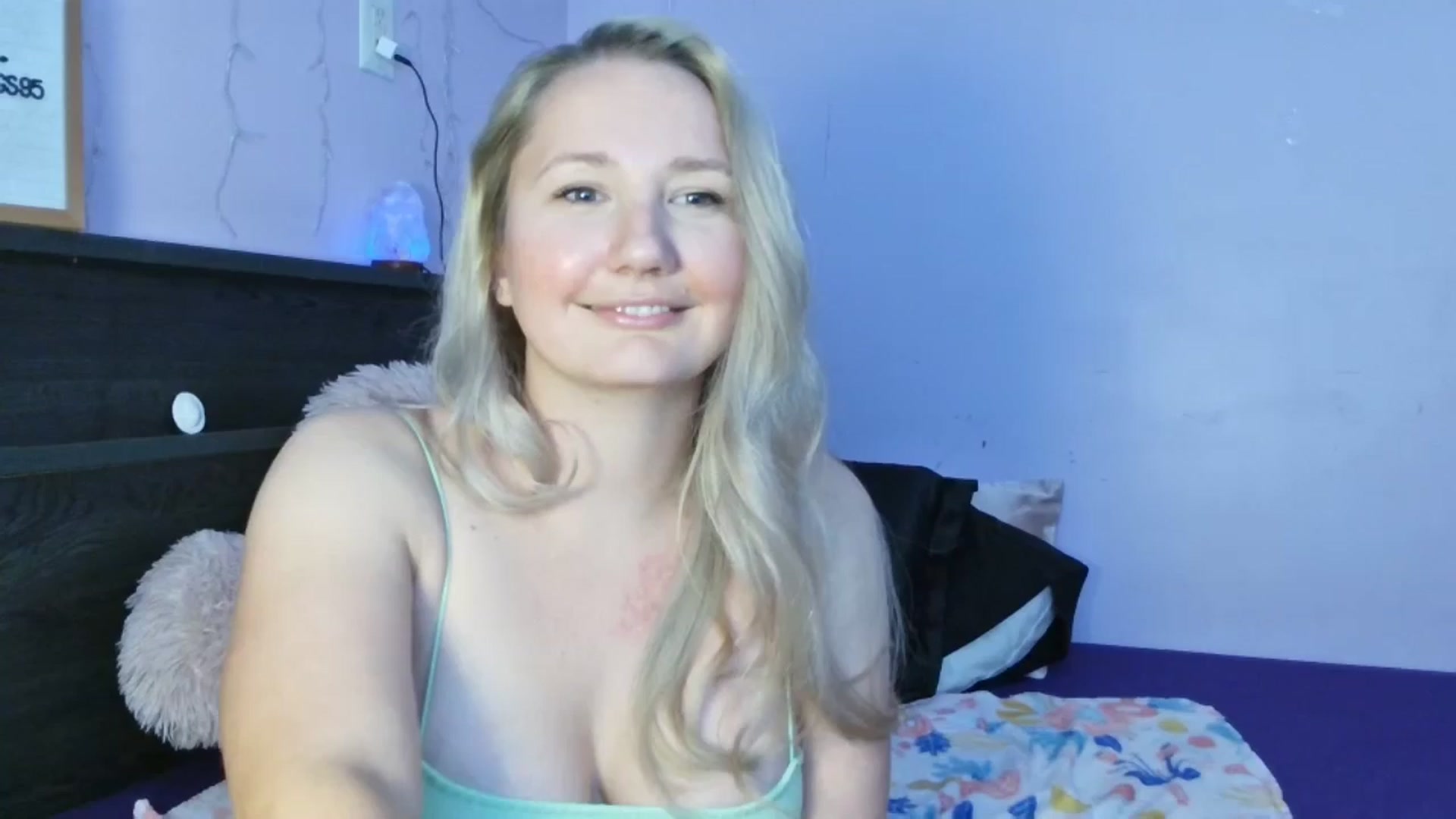 Gallery image thumbnail from EmmaHaze's myfreecams stream on, 05/20/2025, 03:46 image 17 of 20