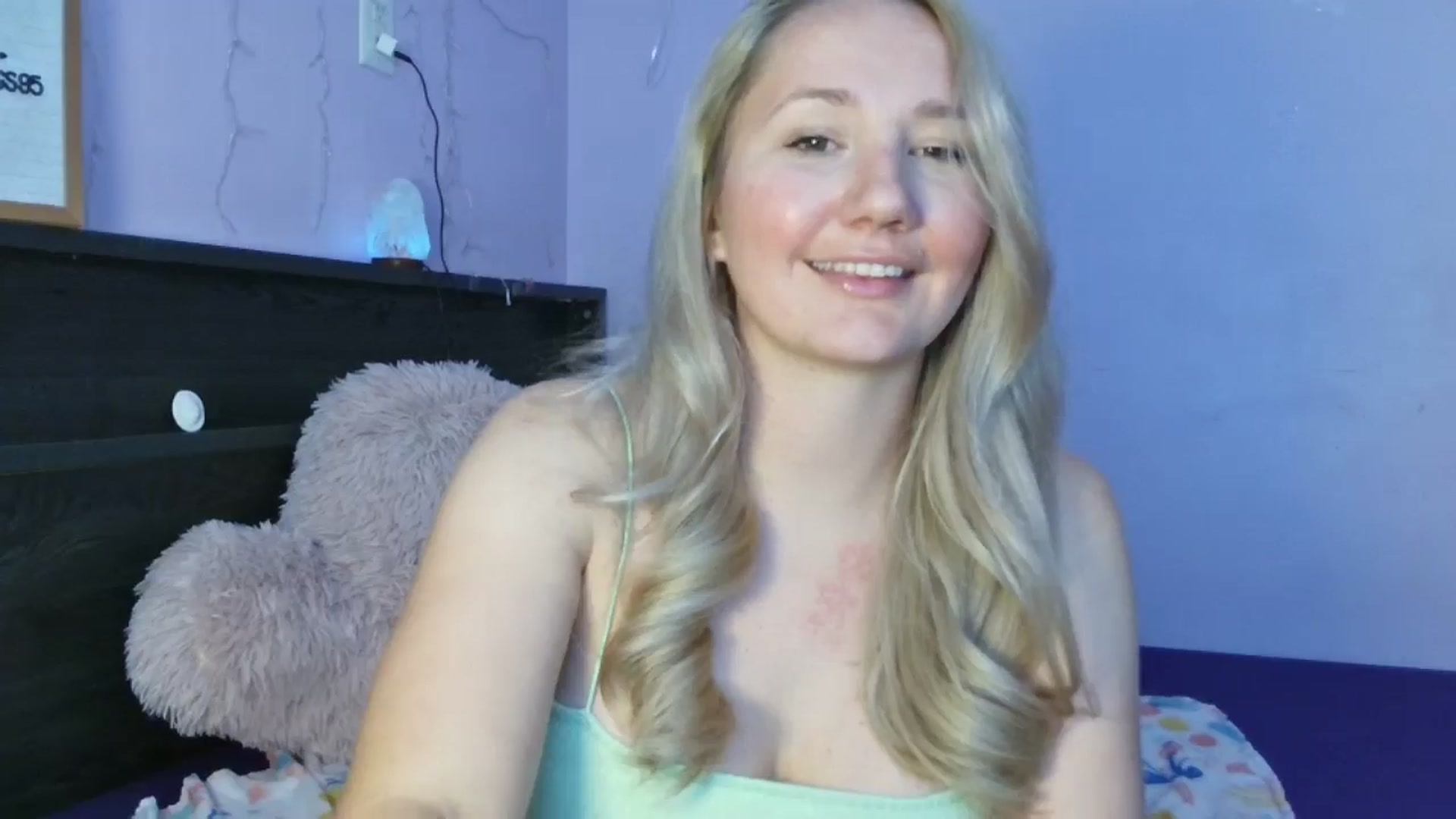 Gallery image thumbnail from EmmaHaze's myfreecams stream on, 05/20/2025, 03:46 image 10 of 20