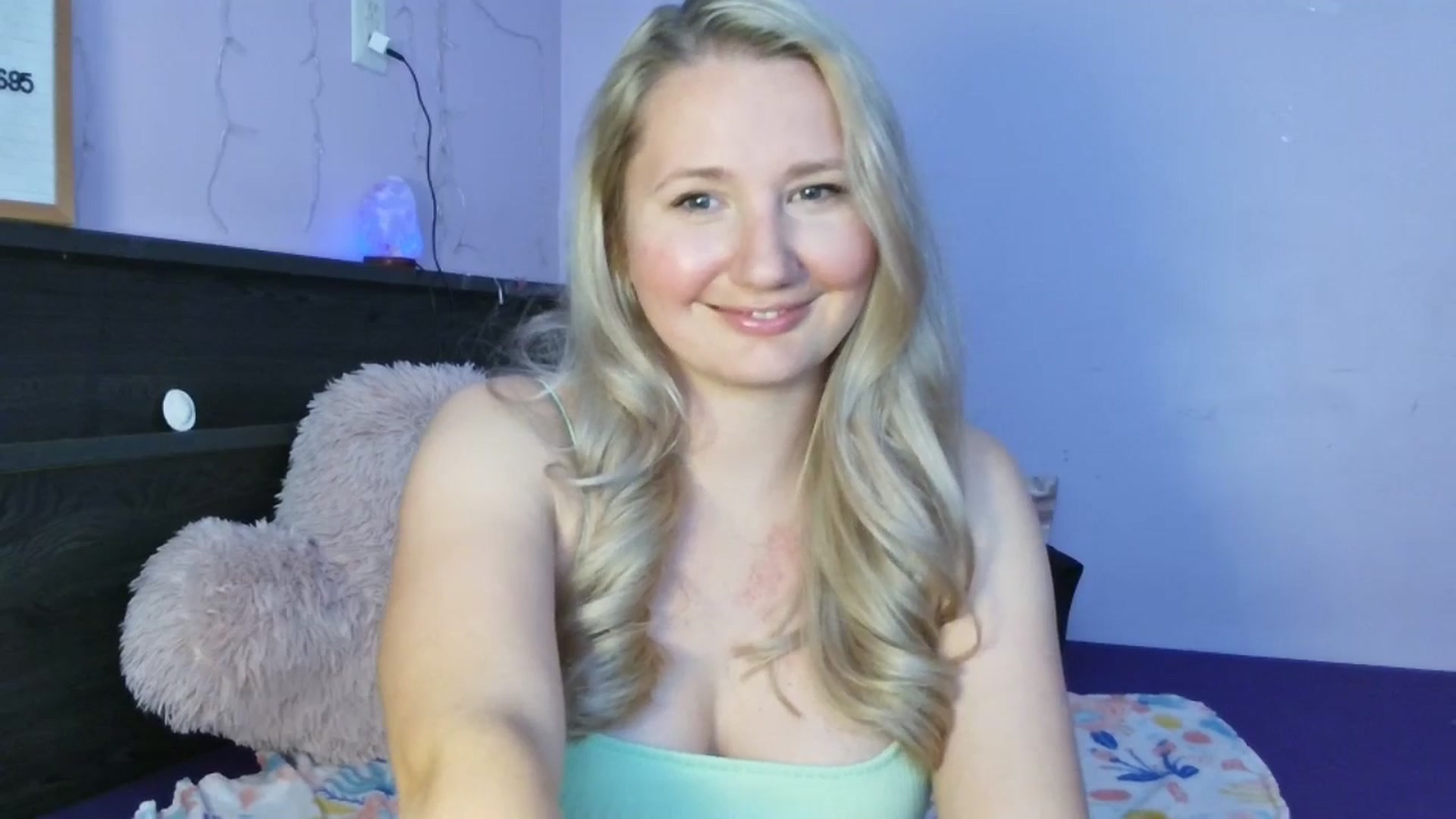 Gallery image thumbnail from EmmaHaze's myfreecams stream on, 05/20/2025, 03:46 image 7 of 20