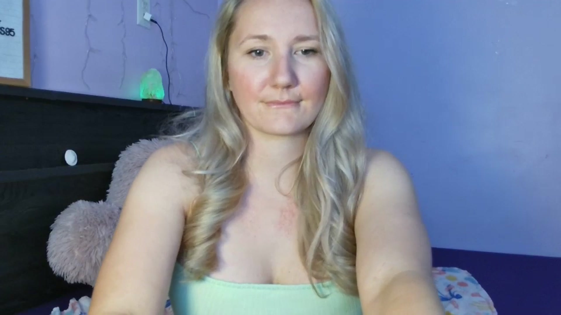Gallery image thumbnail from EmmaHaze's myfreecams stream on, 05/20/2025, 03:46 image 9 of 20