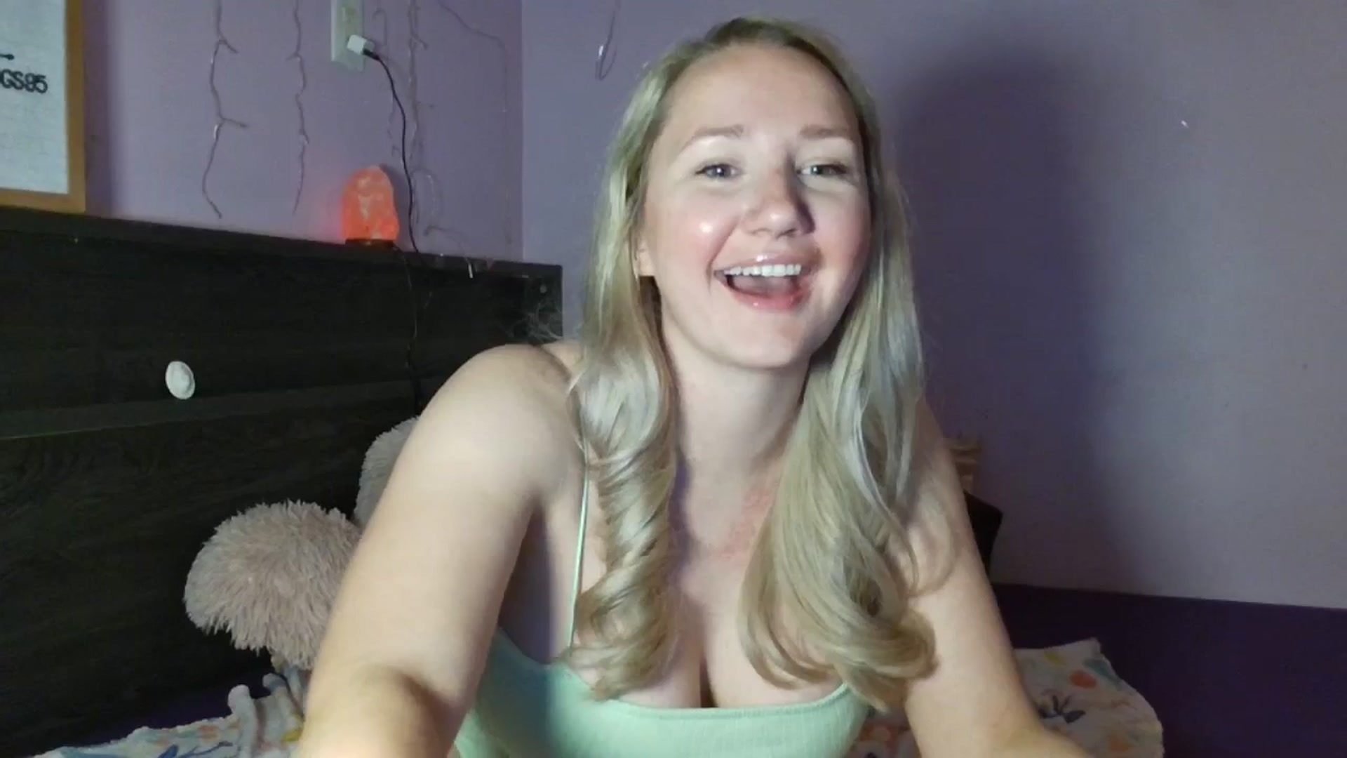 Gallery image thumbnail from EmmaHaze's myfreecams stream on, 05/20/2025, 03:46 image 2 of 20
