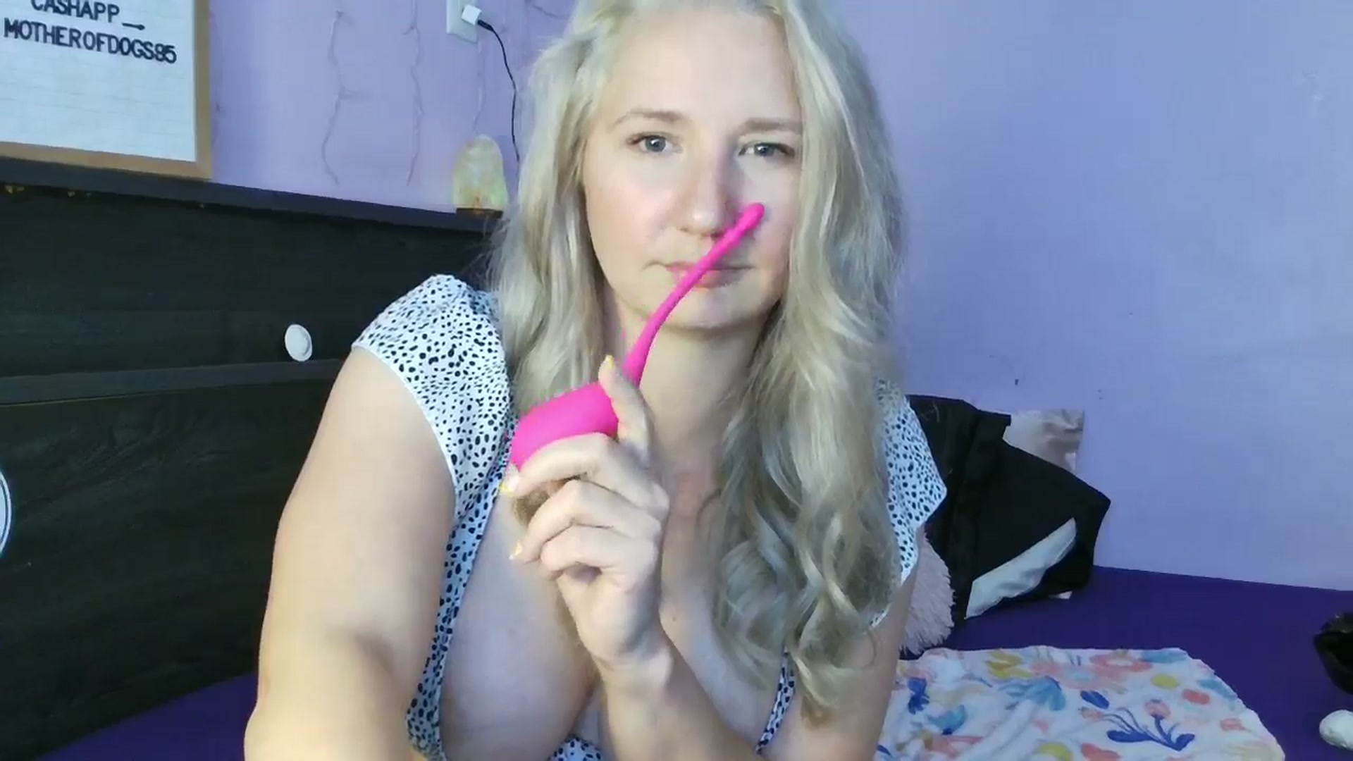 Gallery image thumbnail from EmmaHaze's myfreecams stream on, 05/27/2025, 03:20 image 3 of 20