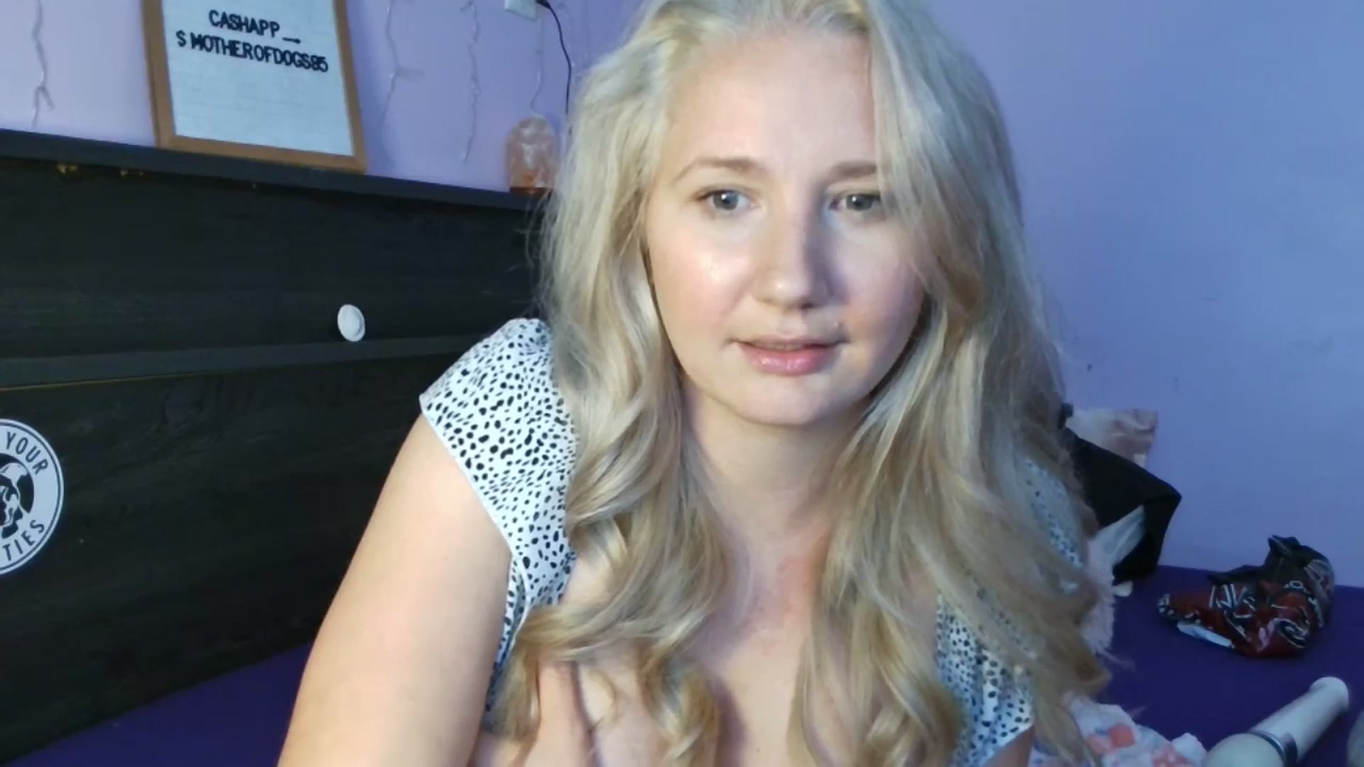 Gallery image thumbnail from EmmaHaze's myfreecams stream on, 05/27/2025, 06:33 image 13 of 20